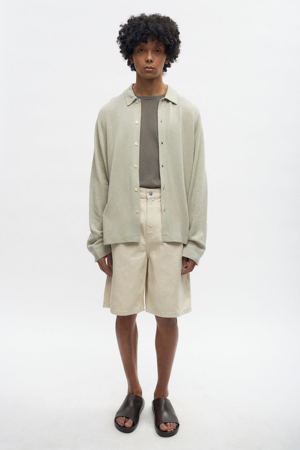 Cameron is 6ft, a regular size M, and wearing size M.