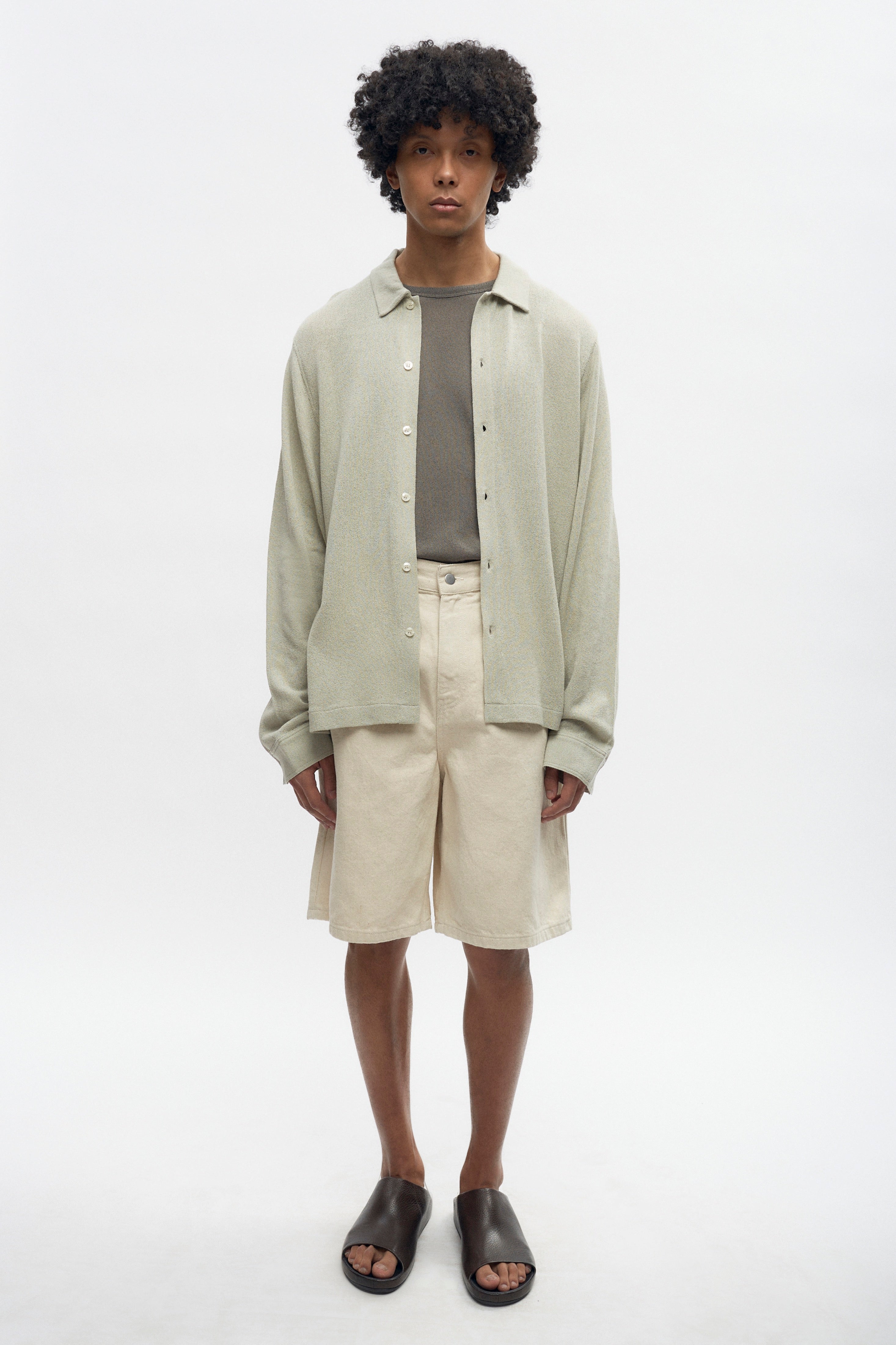 Cameron is 6ft, a regular size M, and wearing size M.