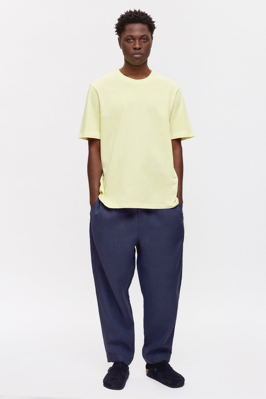 Jonathan is 6ft 2in, a regular size M and wearing a M.