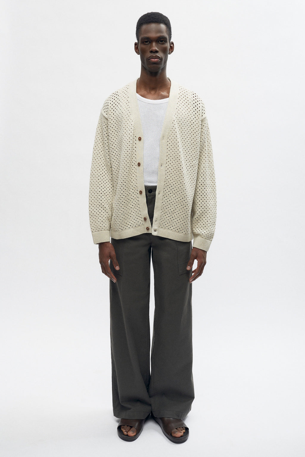 Abraham is 6ft is a regular M and is wearing an L.