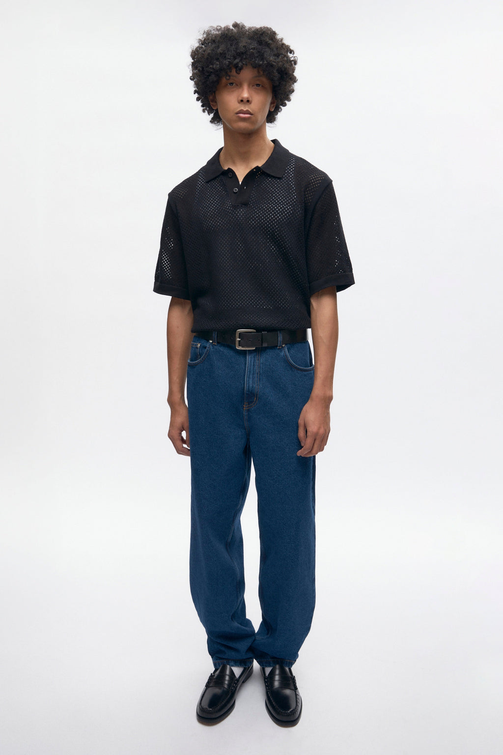 Cameron is 6 ft 0in, a regular size M, and wearing size M.