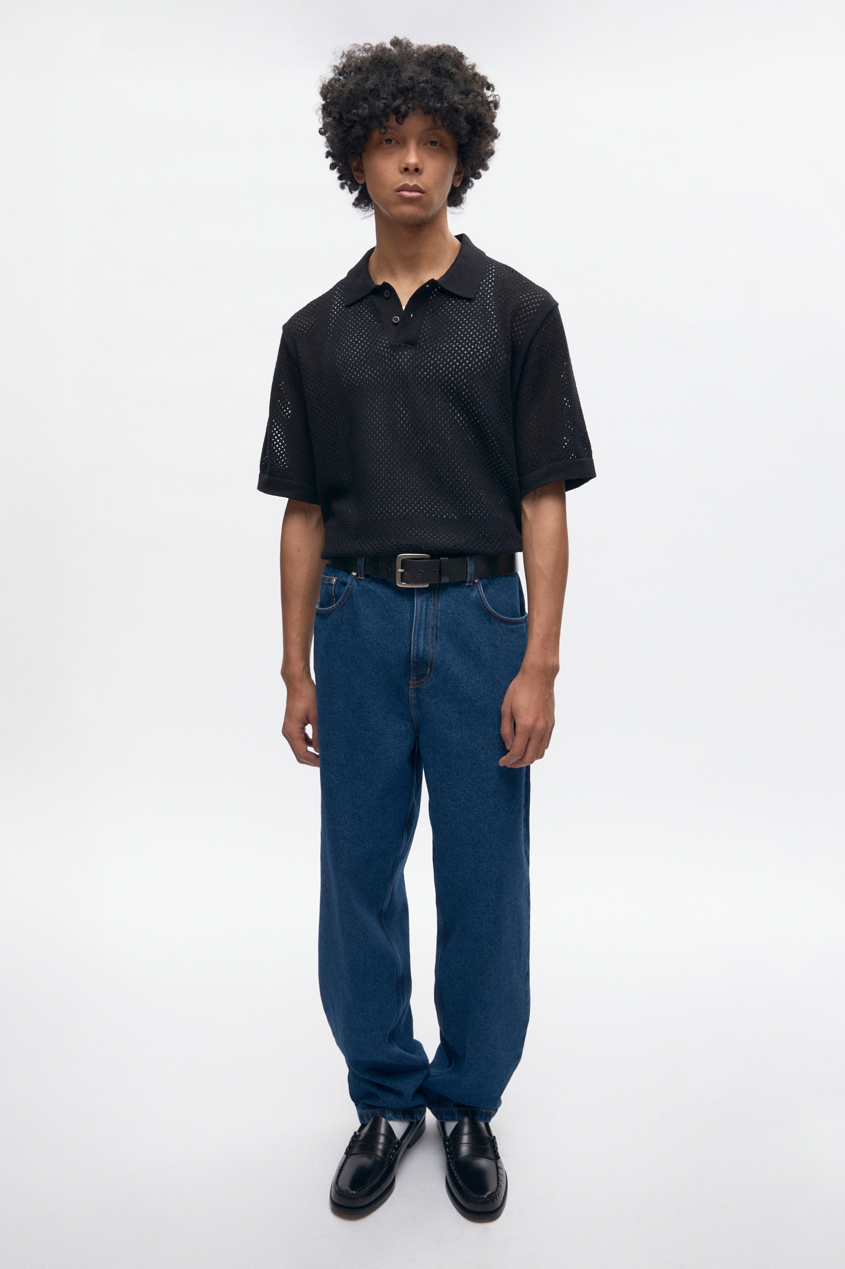 Cameron is 6 ft 0in, a regular size M, and wearing size M.