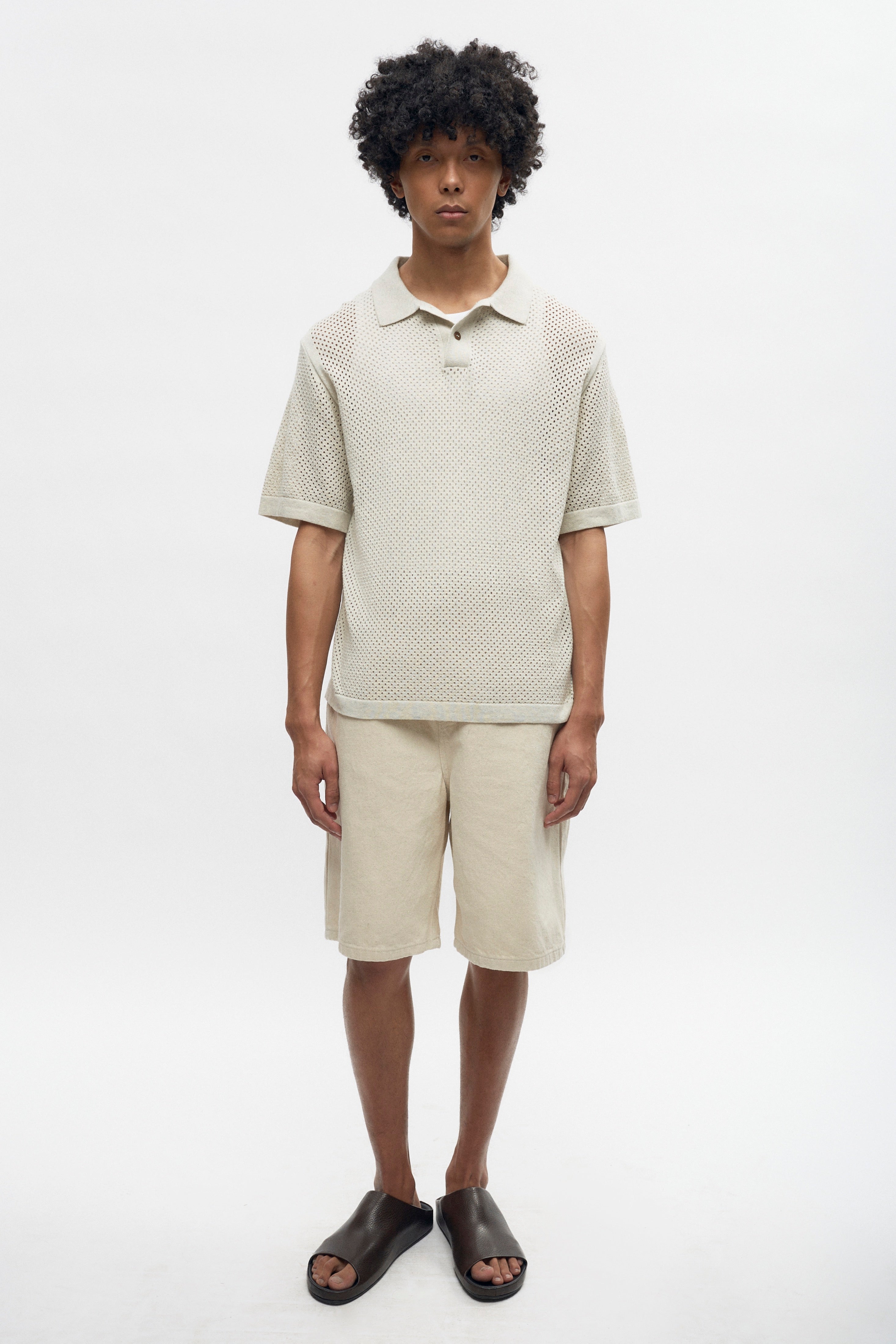 Cameron is 6ft, a regular size M, and wearing size M.