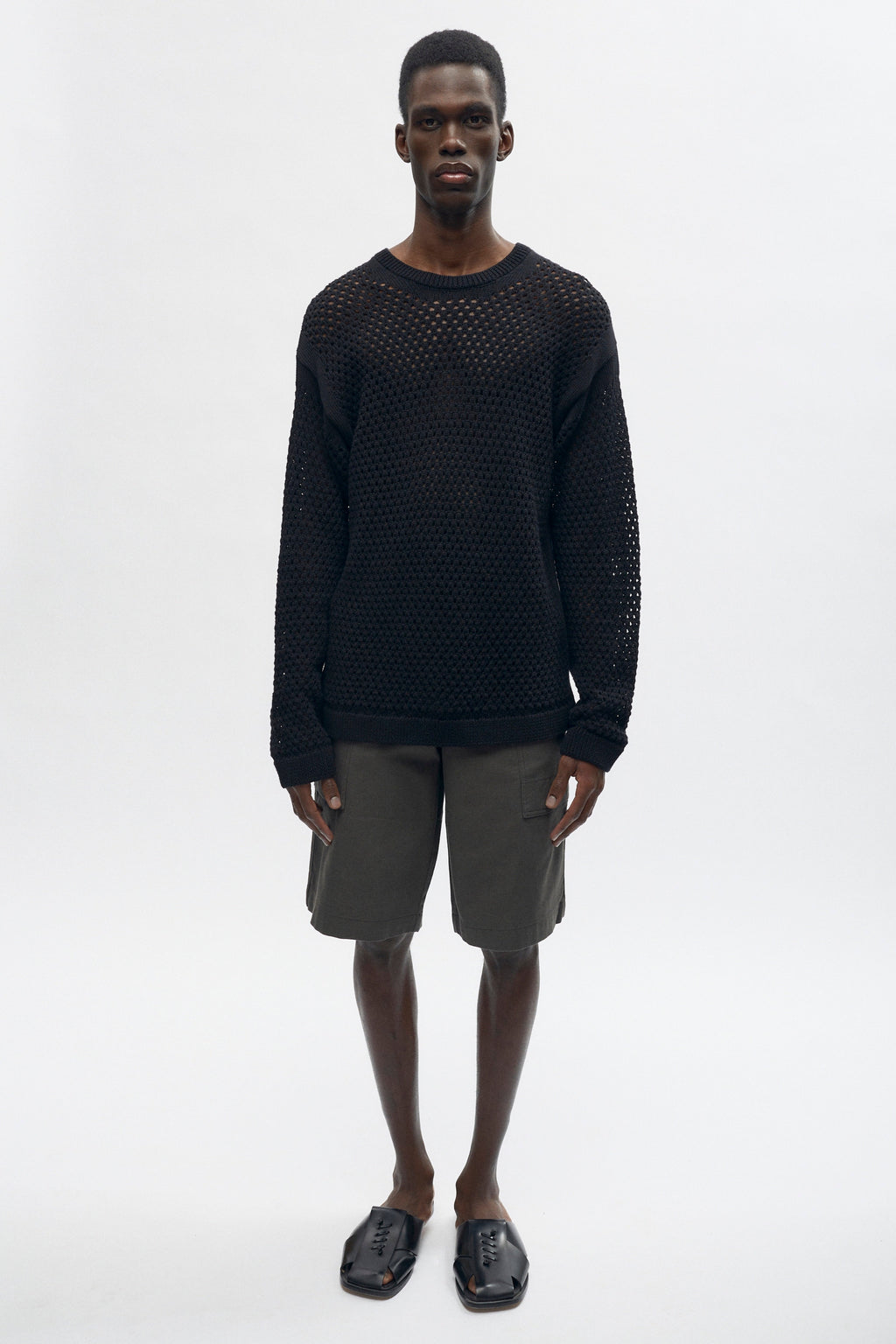 Abraham is 6ft is a regular M and is wearing an L.