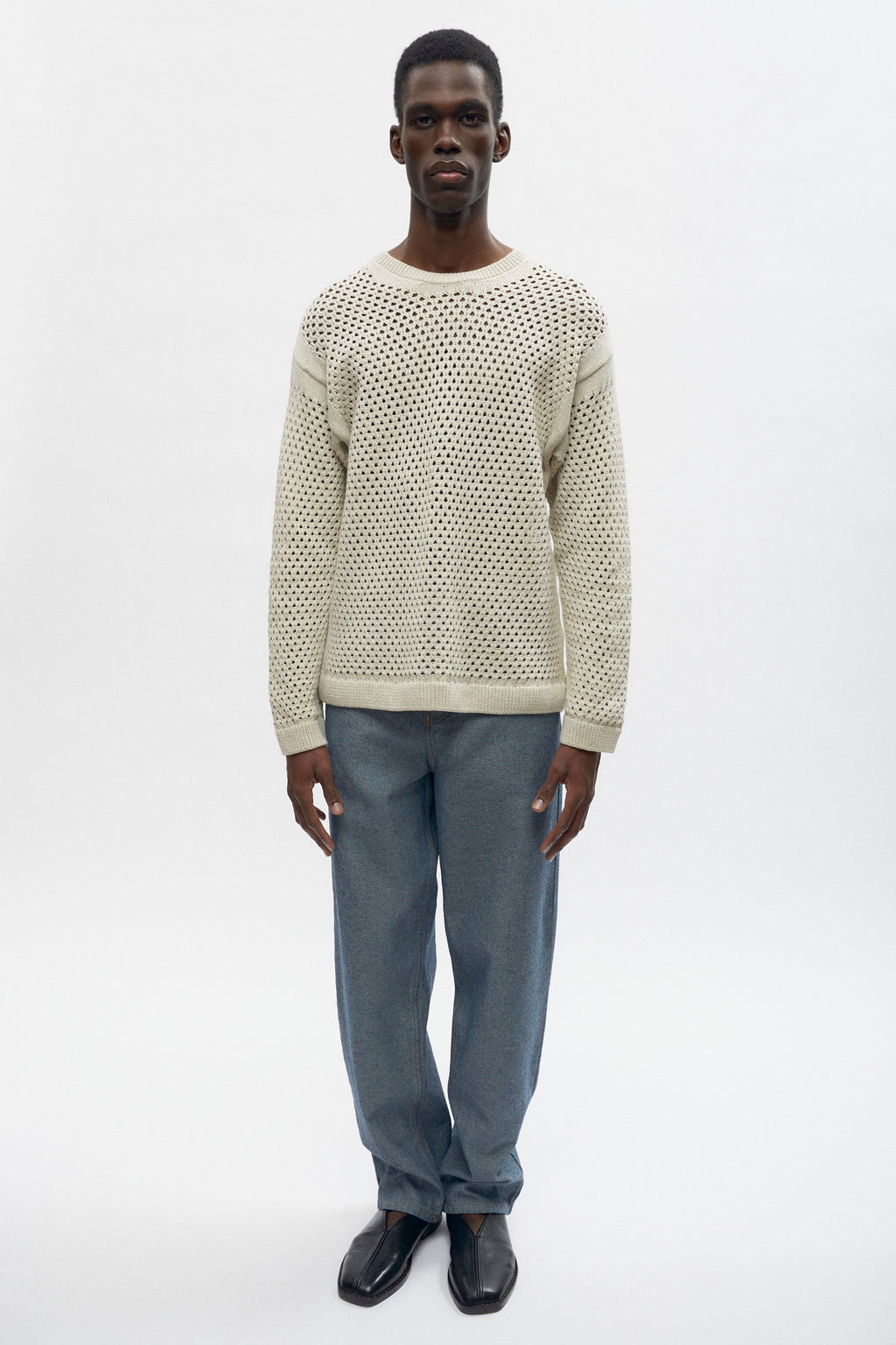 Abraham is 6ft is a regular M and is wearing an M.