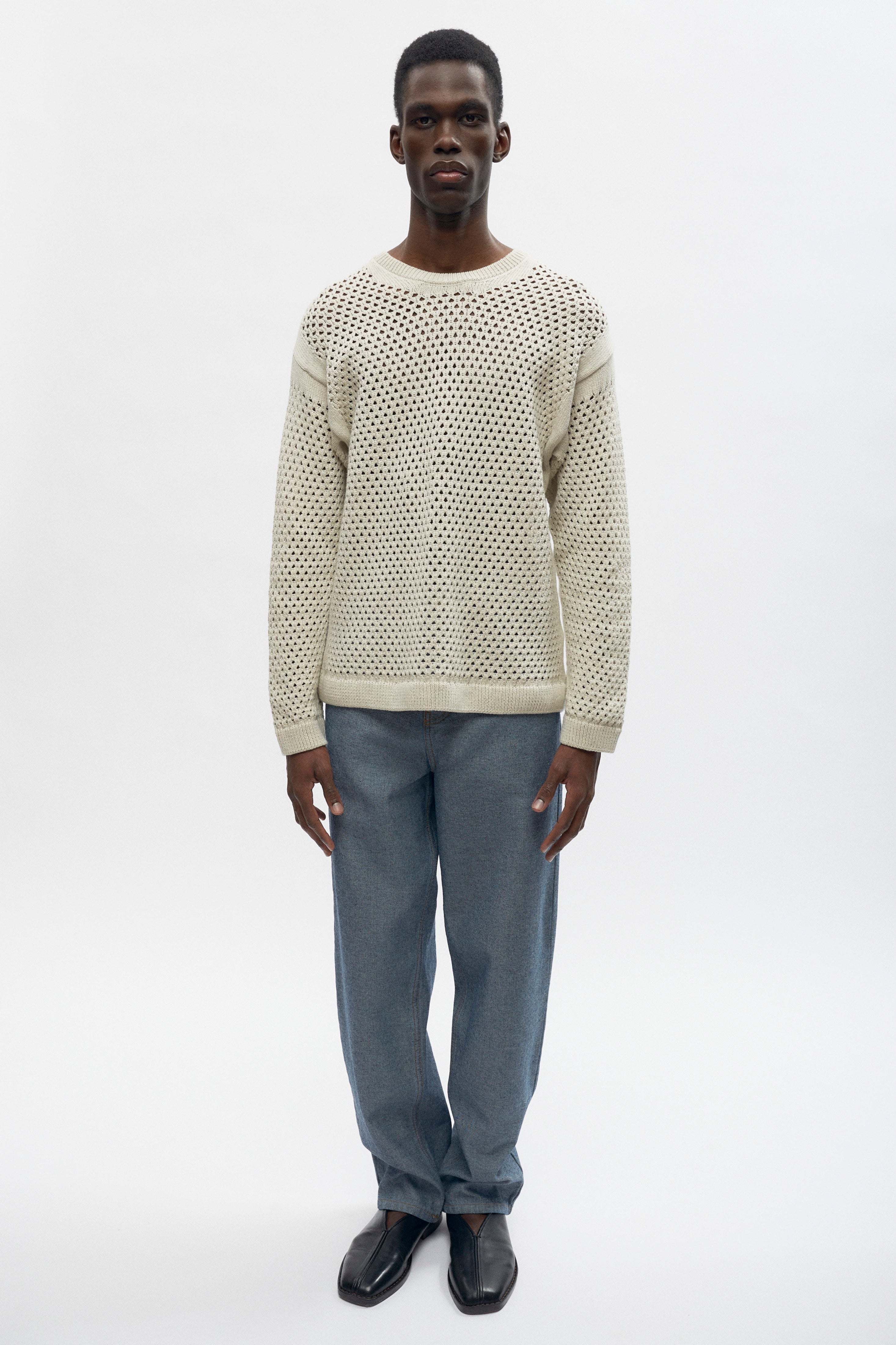 Abraham is 6ft is a regular M and is wearing an M.