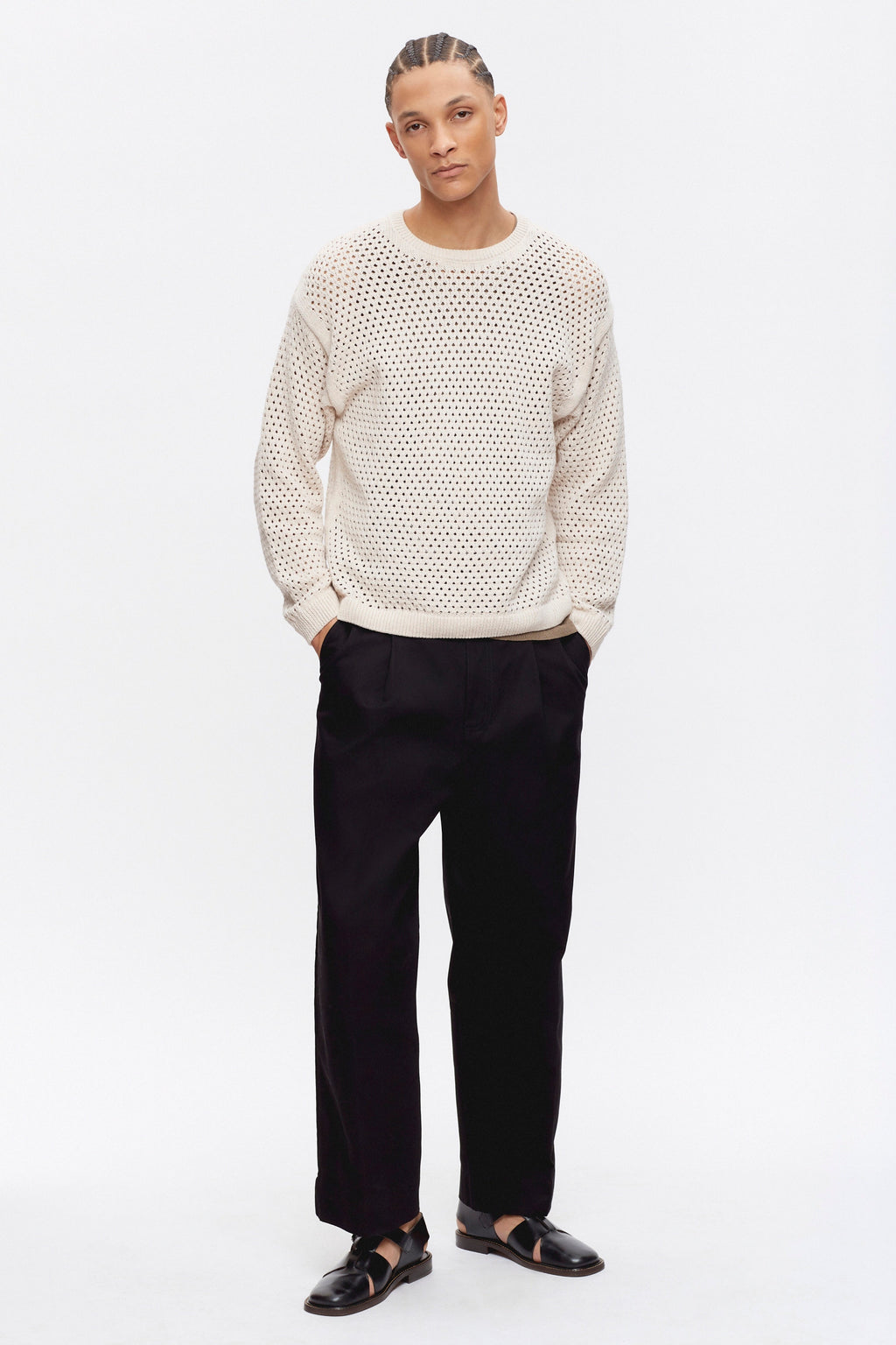 Ethan is 6ft 2in, a regular size M and is wearing a M.