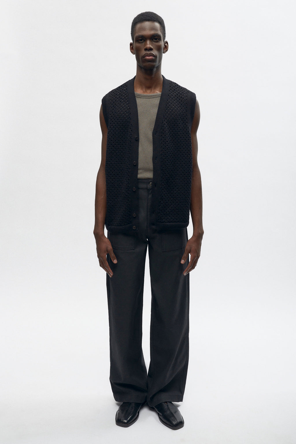 Abraham is 6ft is a regular M and is wearing an L.