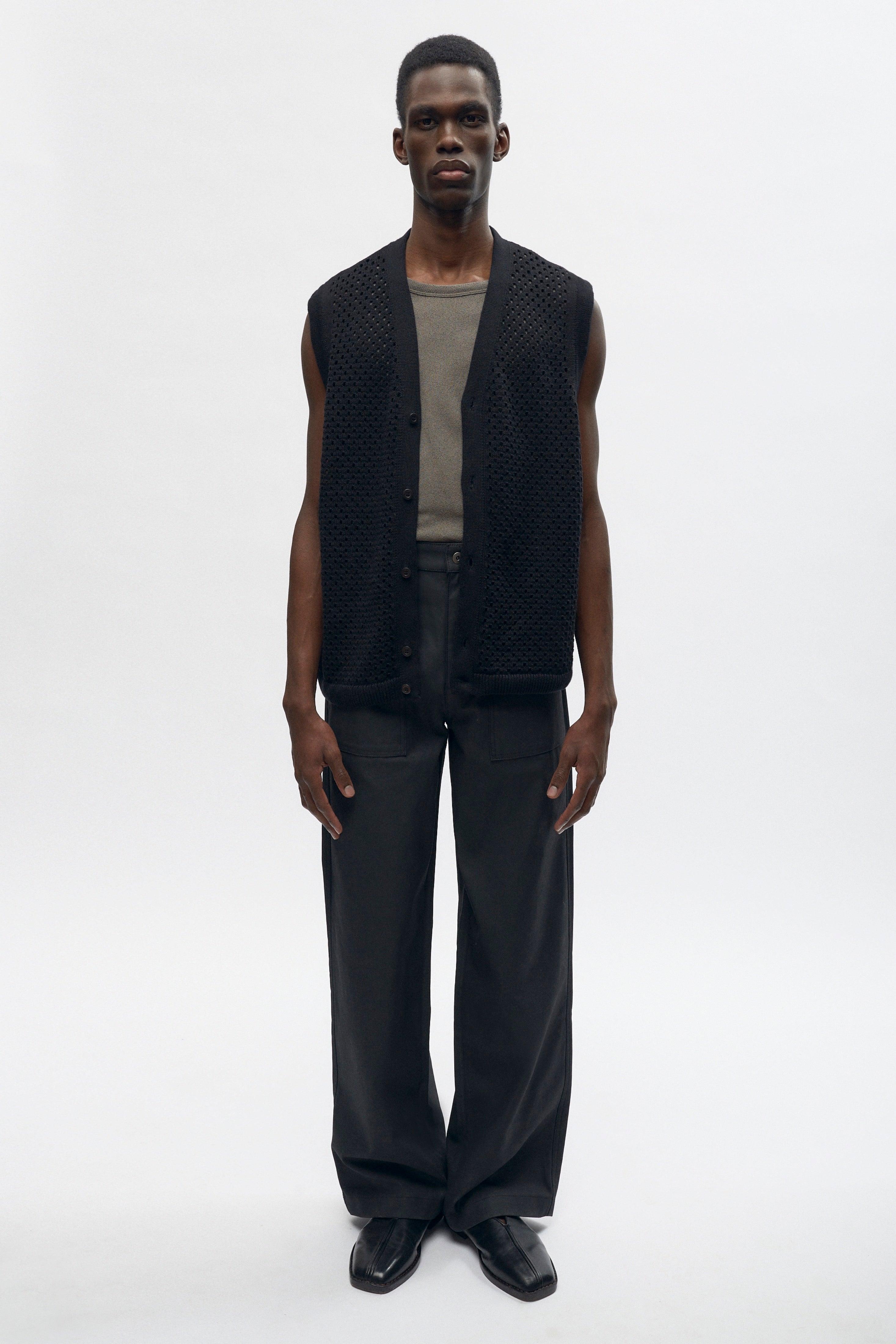 Abraham is 6ft is a regular M and is wearing an L.