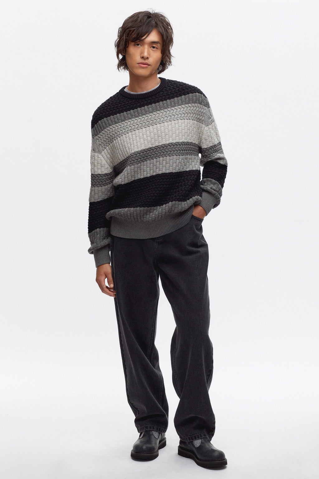 Tashi is 6'0, is a regular M and is wearing an M.