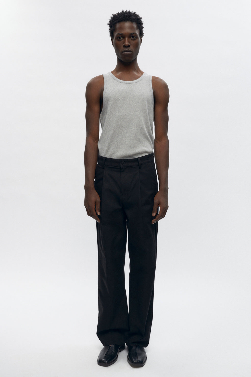 Jonathan is 6’2, is a regular 32 and is wearing a 32.