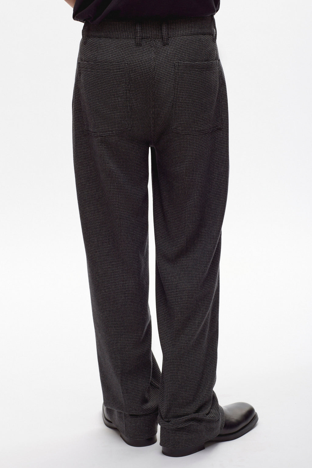 Men's Nilus Wool Trouser in Charcoal Houndstooth