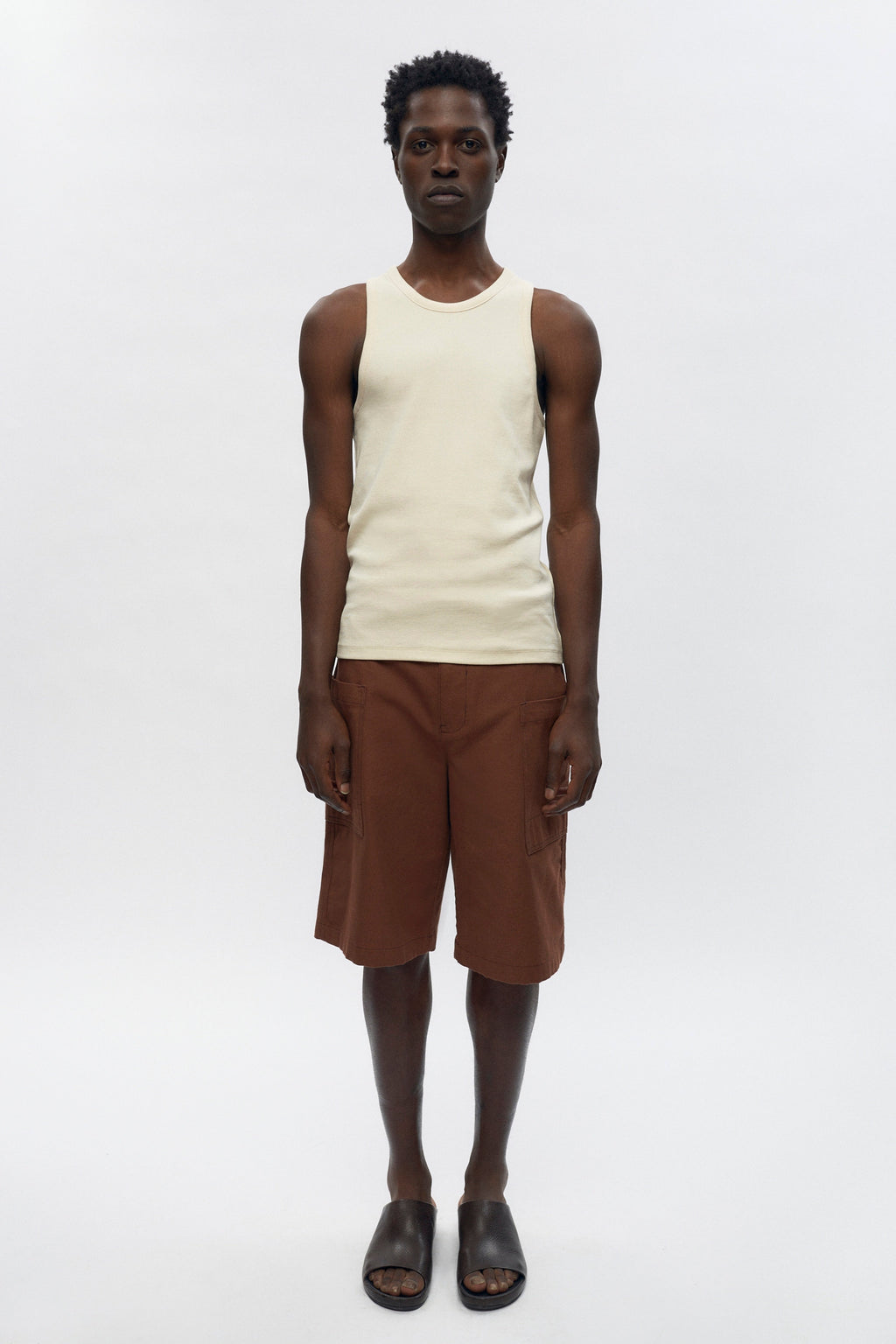 Jonathan is 6’2, a regular L and is wearing a L.