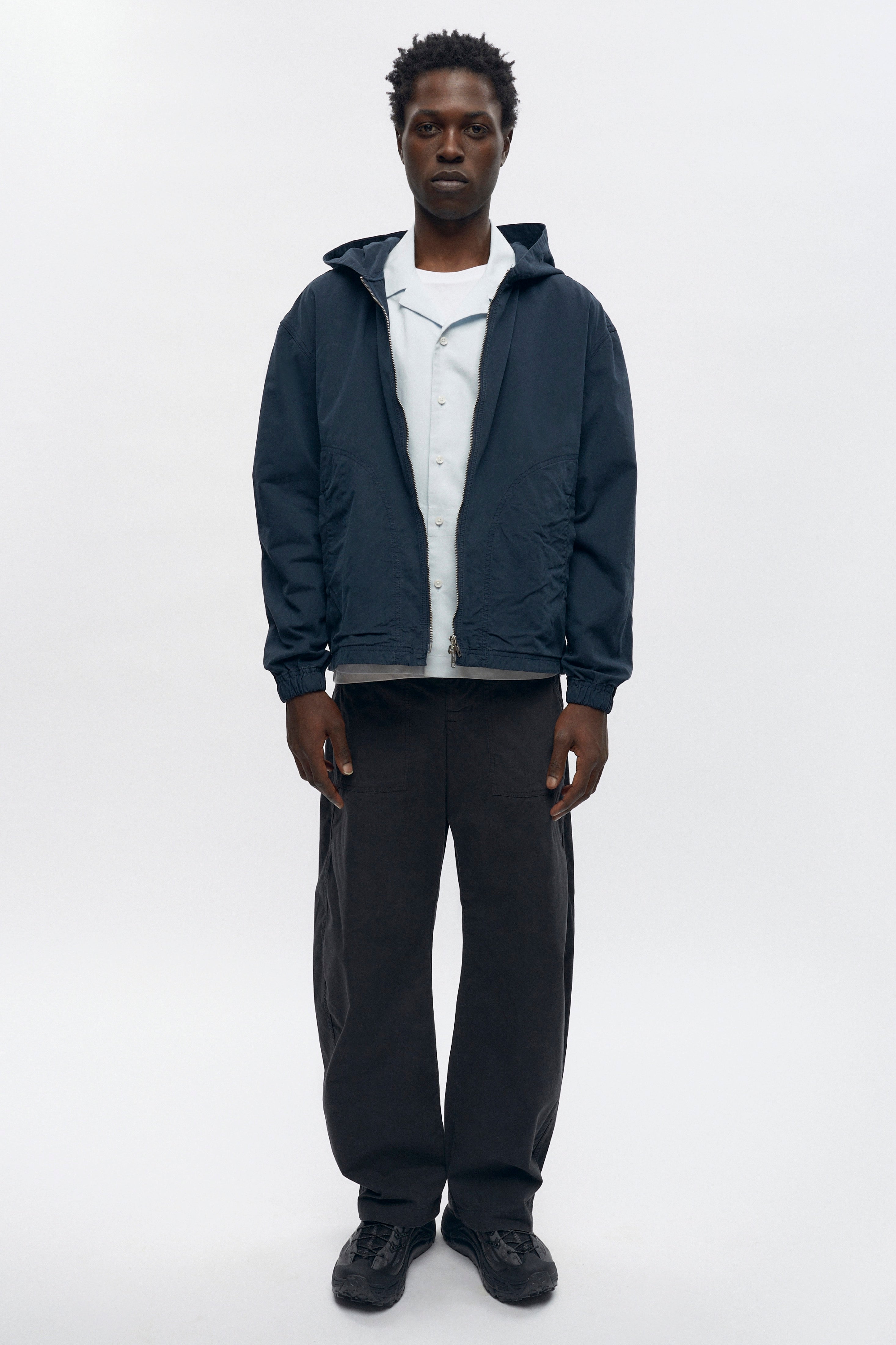 Jonathan is 6’2, a regular 32 and is wearing a 34.