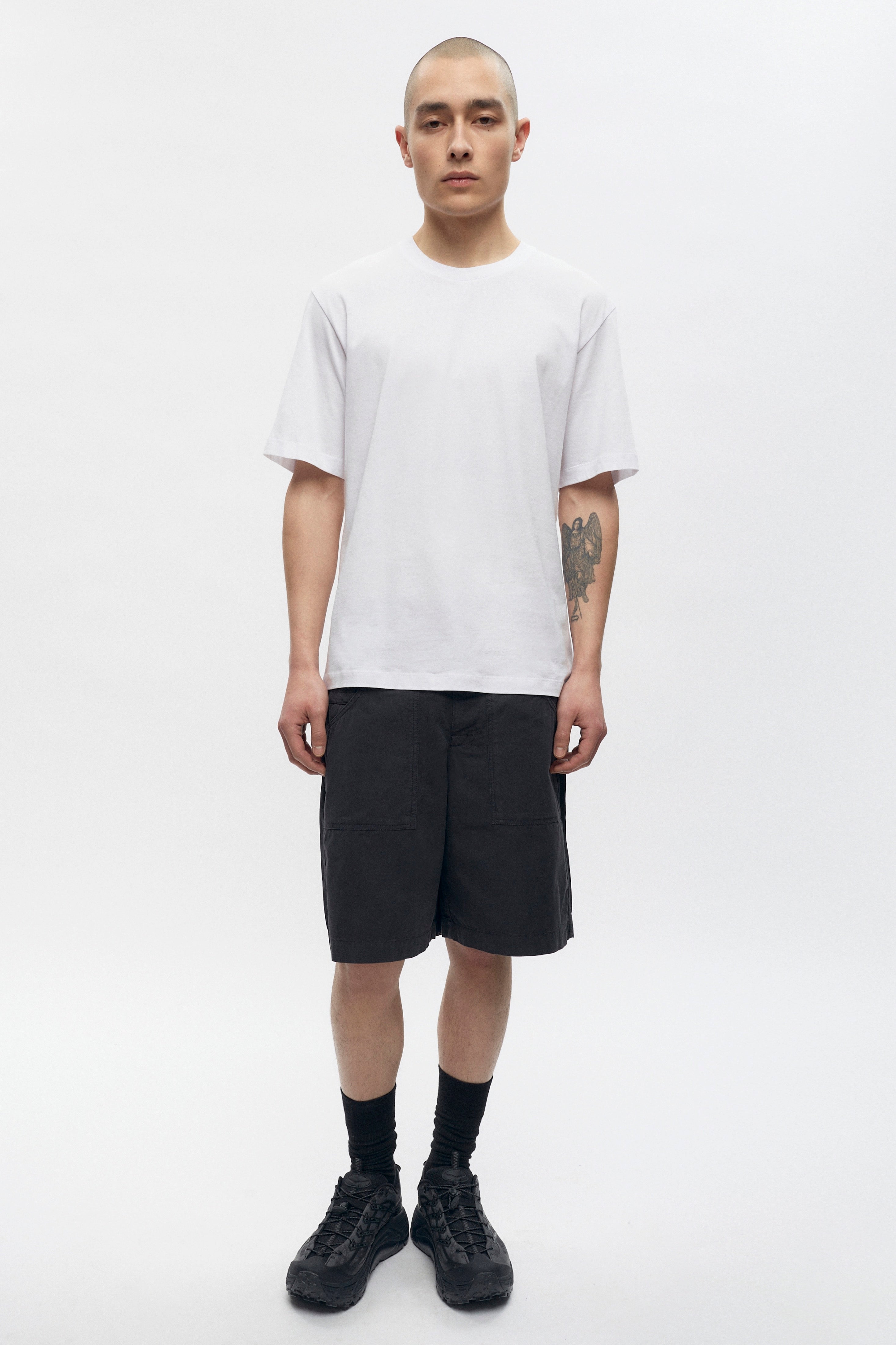 Raphael is 6ft is a regular 30, and is wearing an 32.