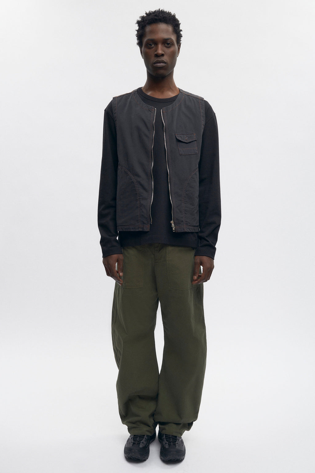 Jonathan is 6’2, a regular L and is wearing a L.