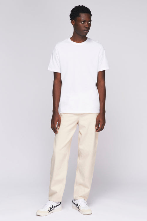 Jonathan is 6ft 2in, a regular size M and wearing a M.