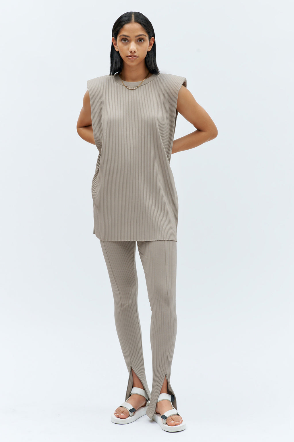 Beverley is 5ft 7.5in, a regular S and wearing a S.