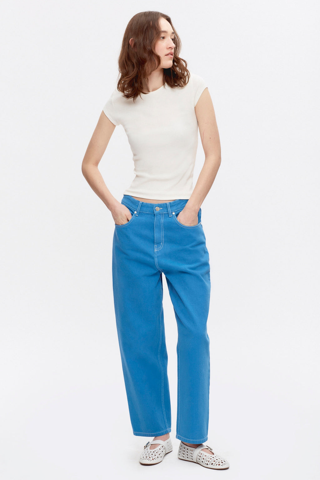 Elizabeth is 5.11" is a regular 24 and is wearing a 24.