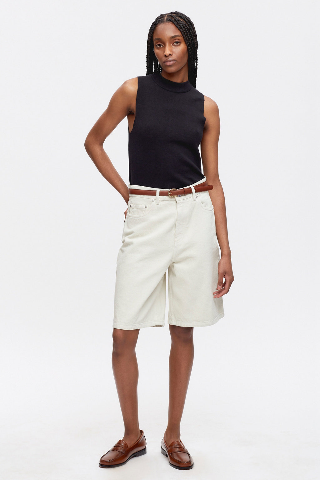 Abigail is 5ft 9in, a regular 24 and wearing a 25.