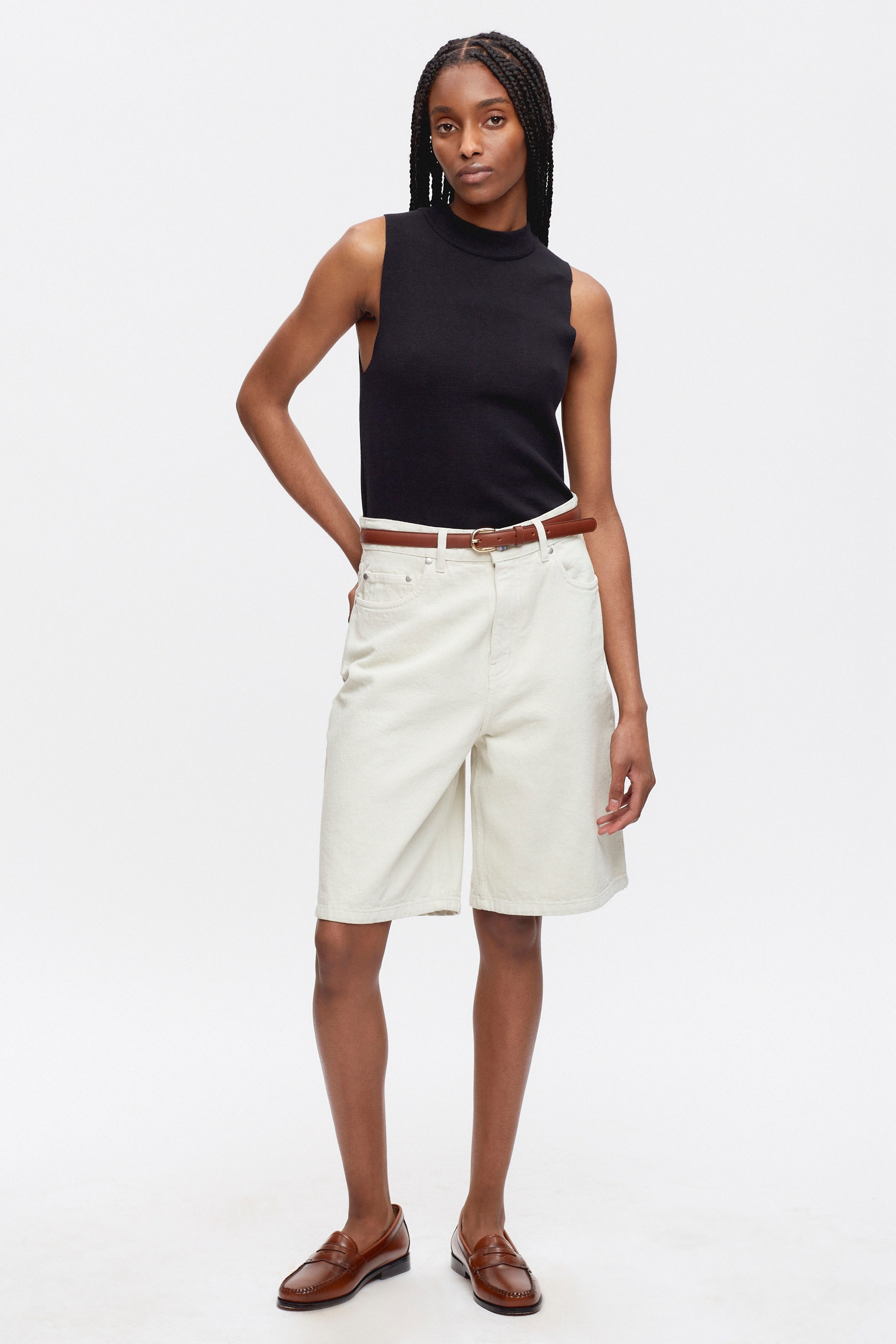 Abigail is 5ft 9in, a regular 24 and wearing a 25.