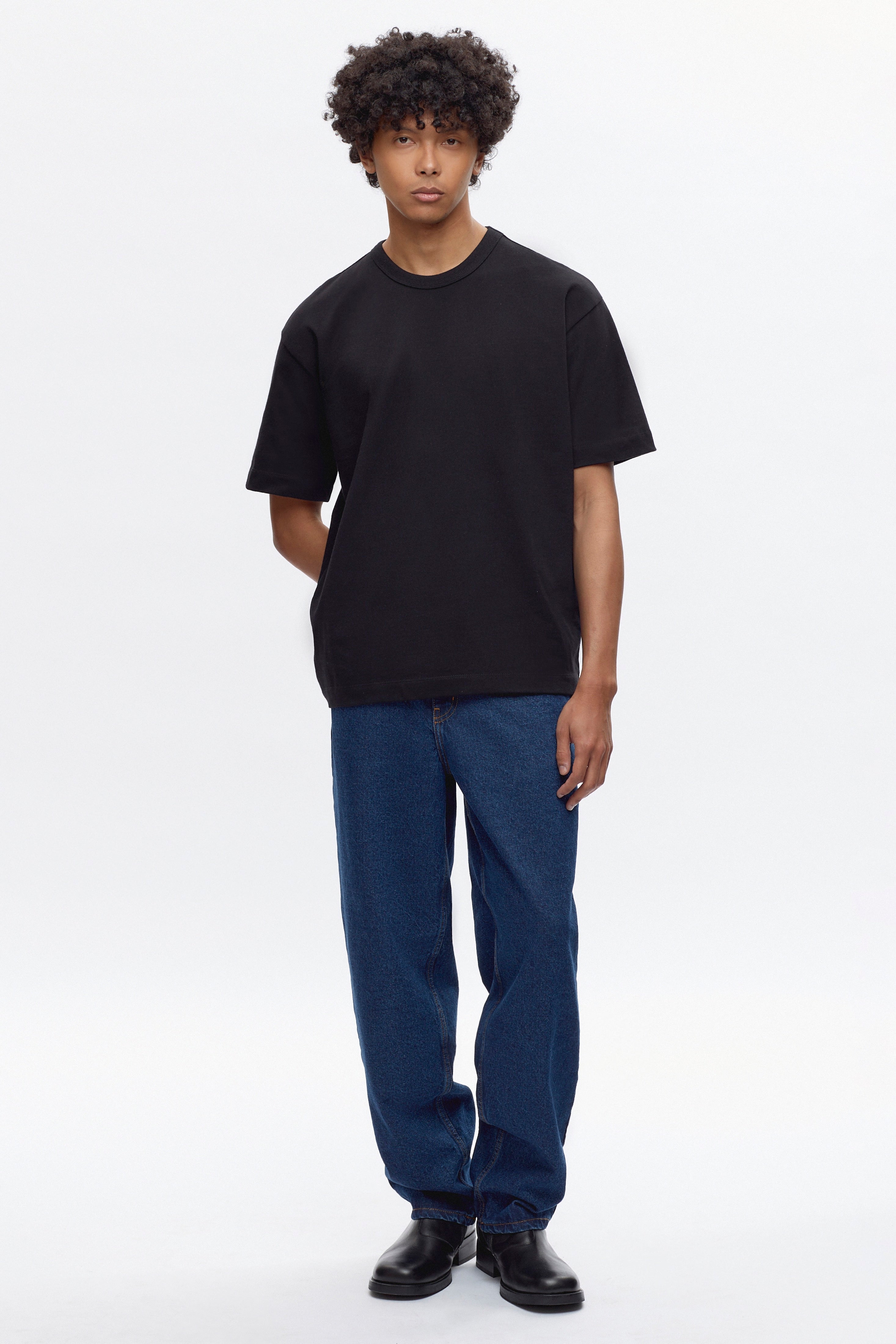 Cameron is 6 ft 0in, a regular size 30, and wearing size 30/32.