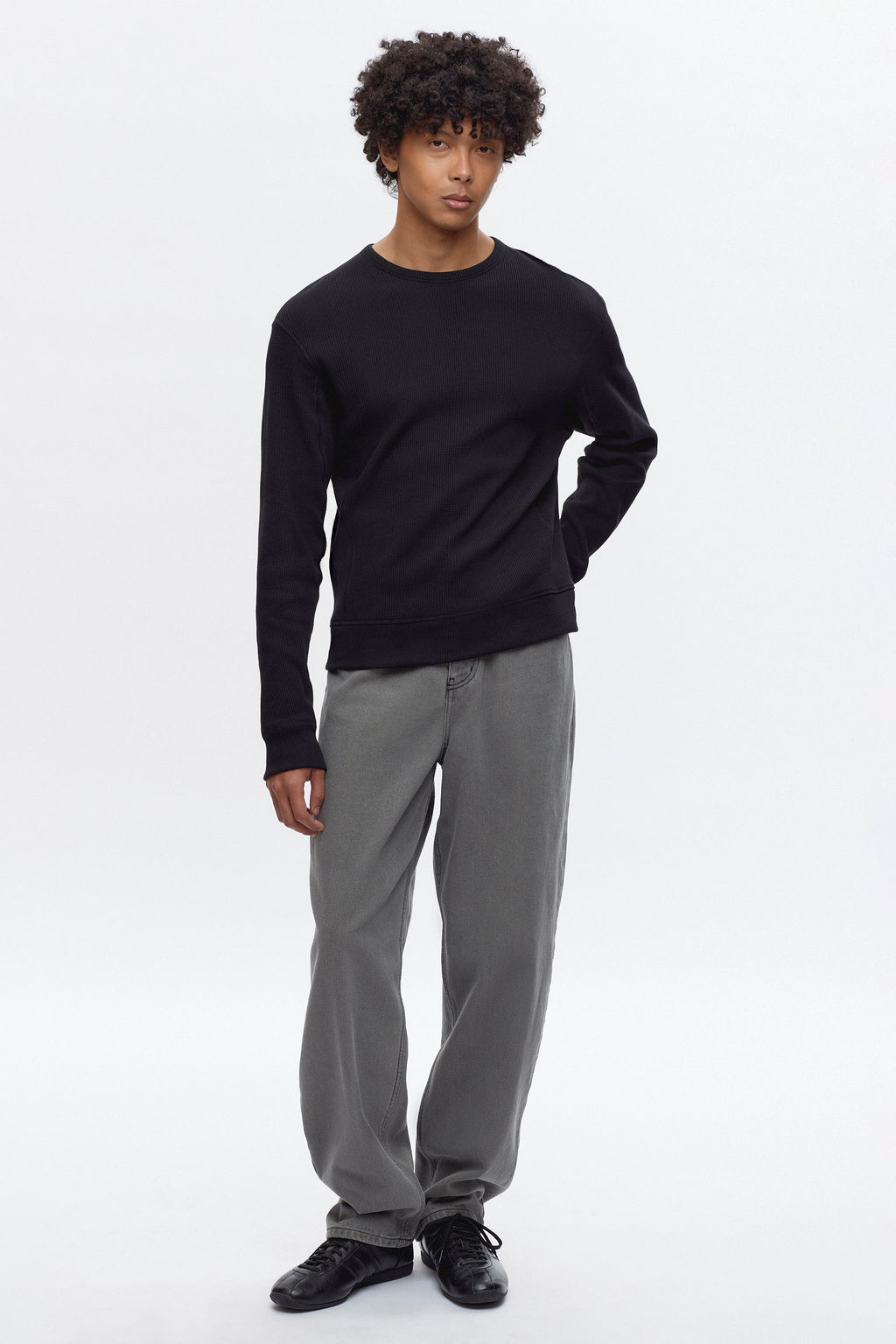 Cameron is 6 ft 0in, a regular size 30, and wearing a 30.32.