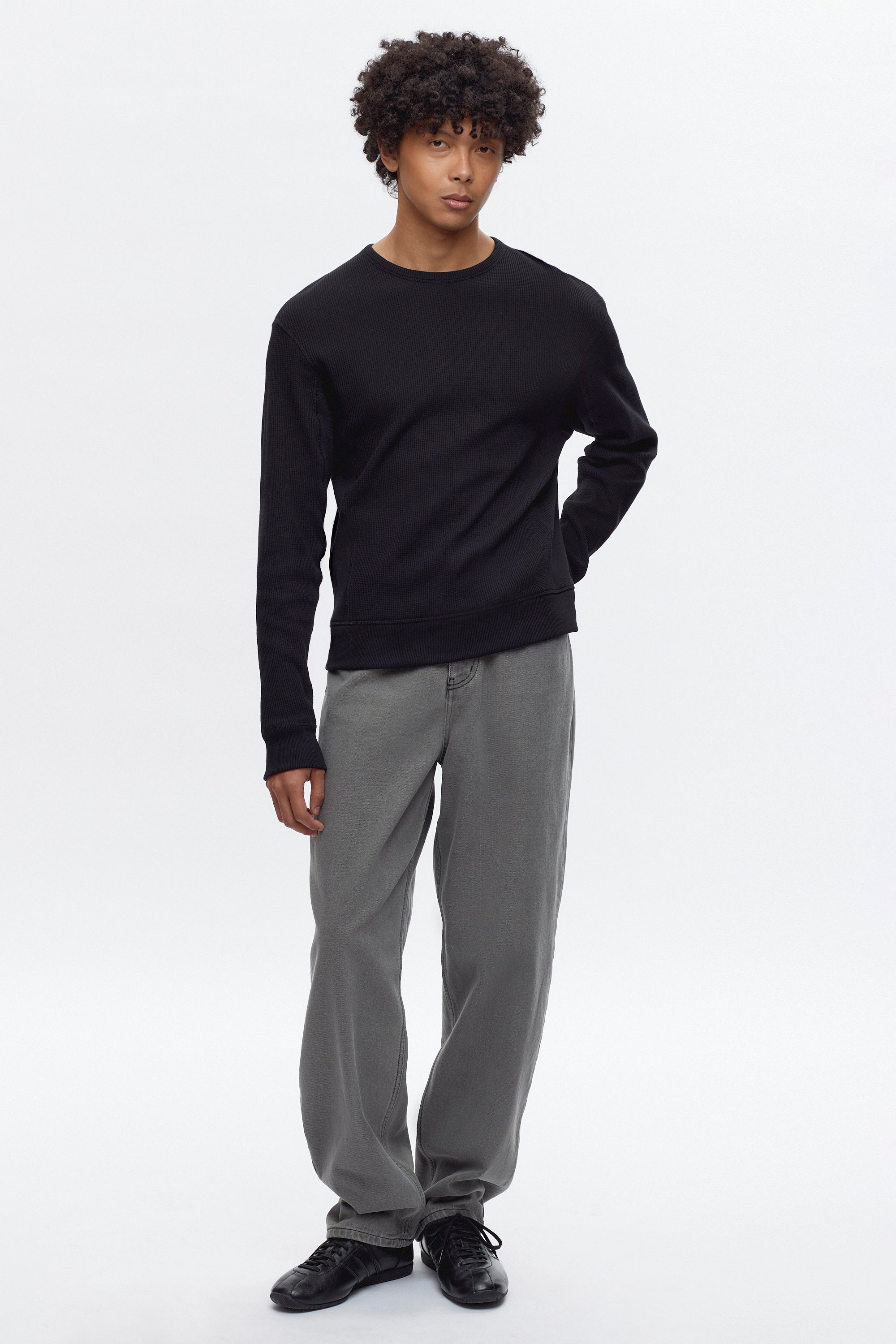 Cameron is 6 ft 0in, a regular size 30, and wearing a 30.32.