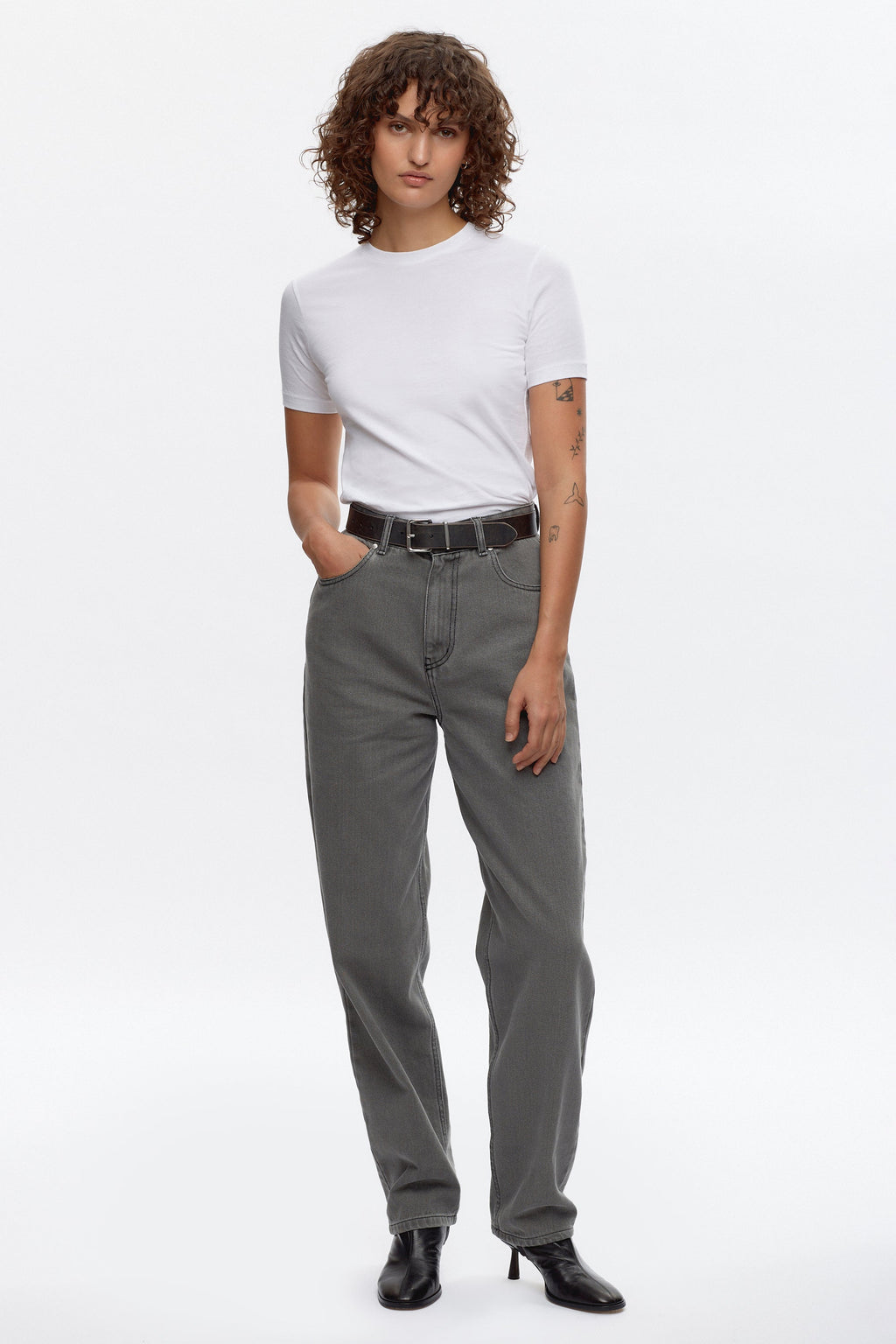 Francis is 5ft 9.5in, a regular size 25 and wearing a 25/32.
