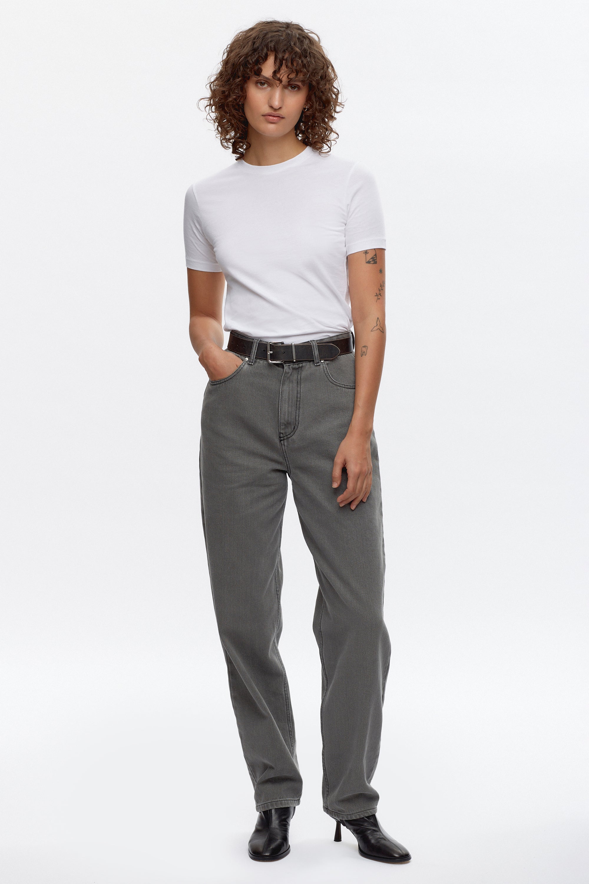 Francis is 5ft 9.5in, a regular size 25 and wearing a 25/32.
