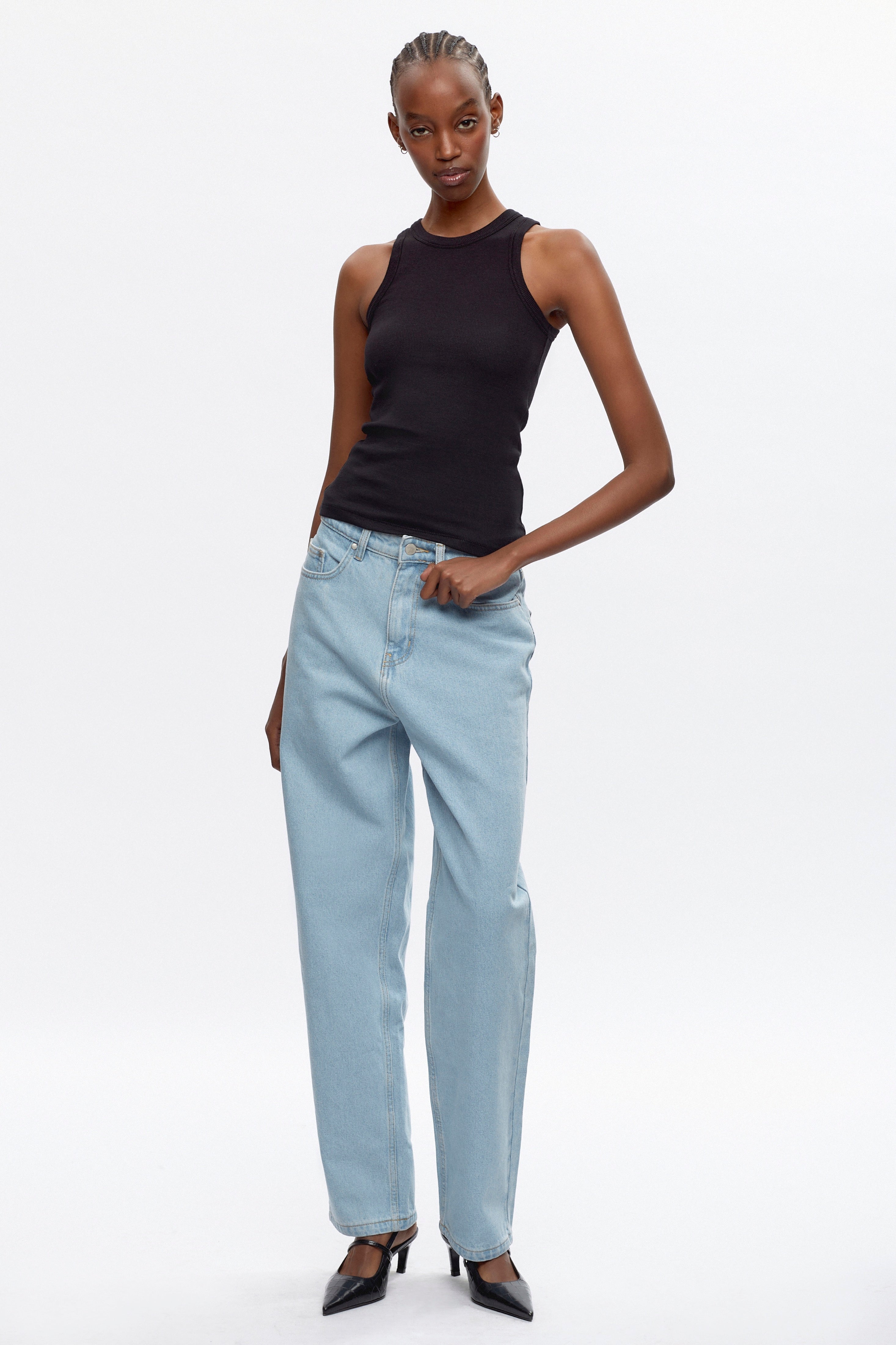 Rembo is 5ft 11in, a regular 25 and wearing a 25/32.
