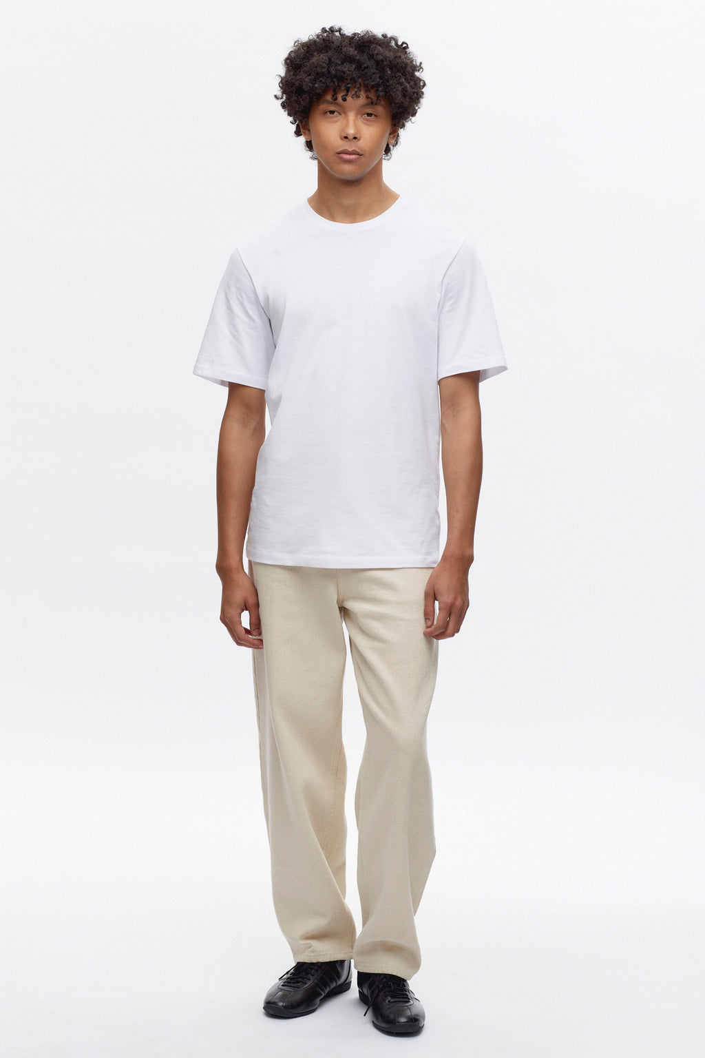 Cameron is 6 ft 0in, a regular size 30, and wearing a 30.32.