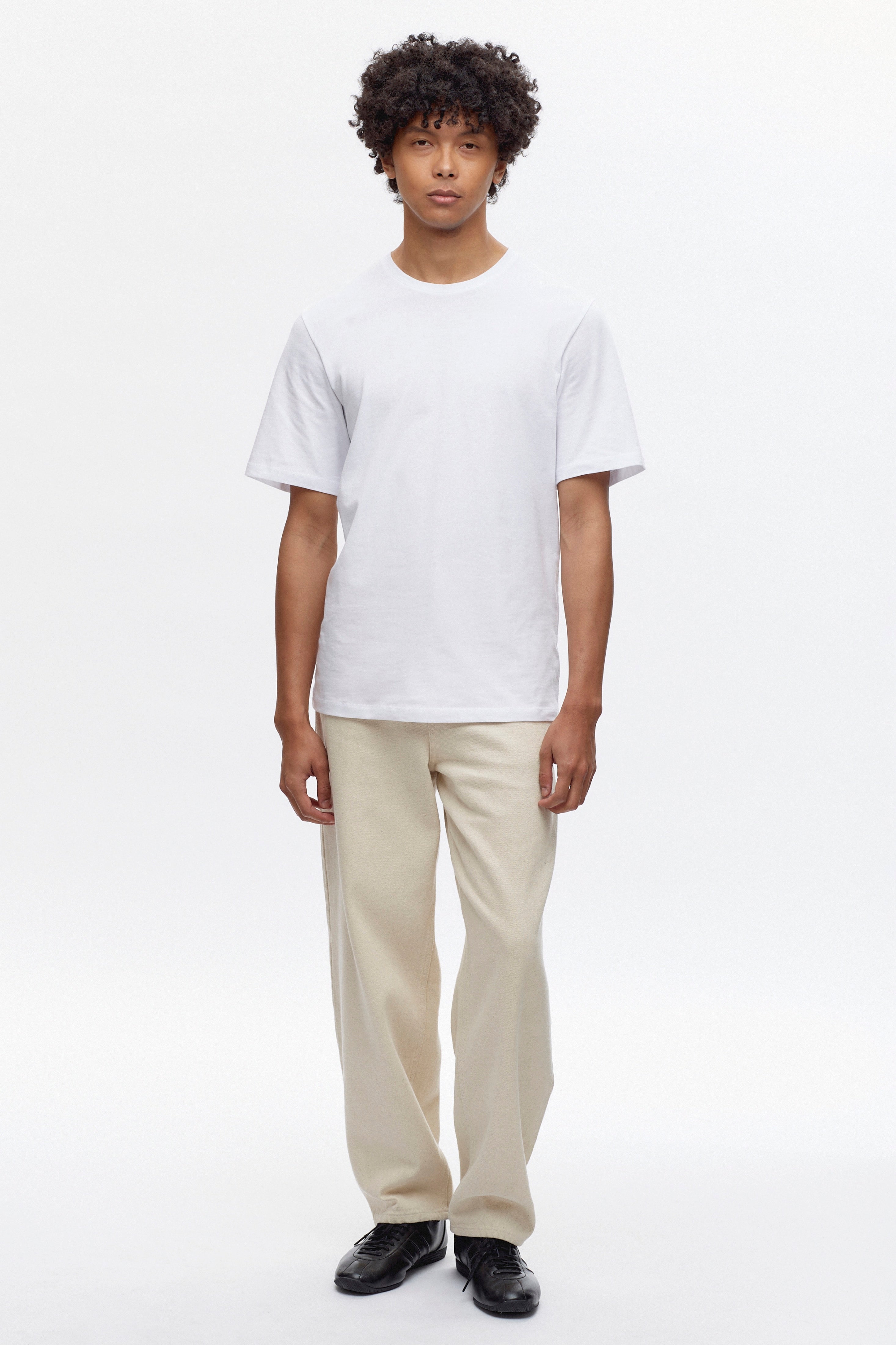 Cameron is 6 ft 0in, a regular size 30, and wearing a 30.32.