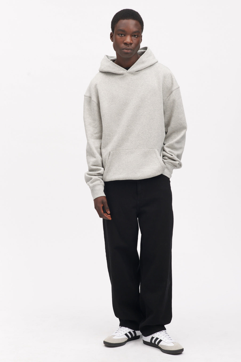 Juslin is 6ft, a regular size M and wearing a L. 