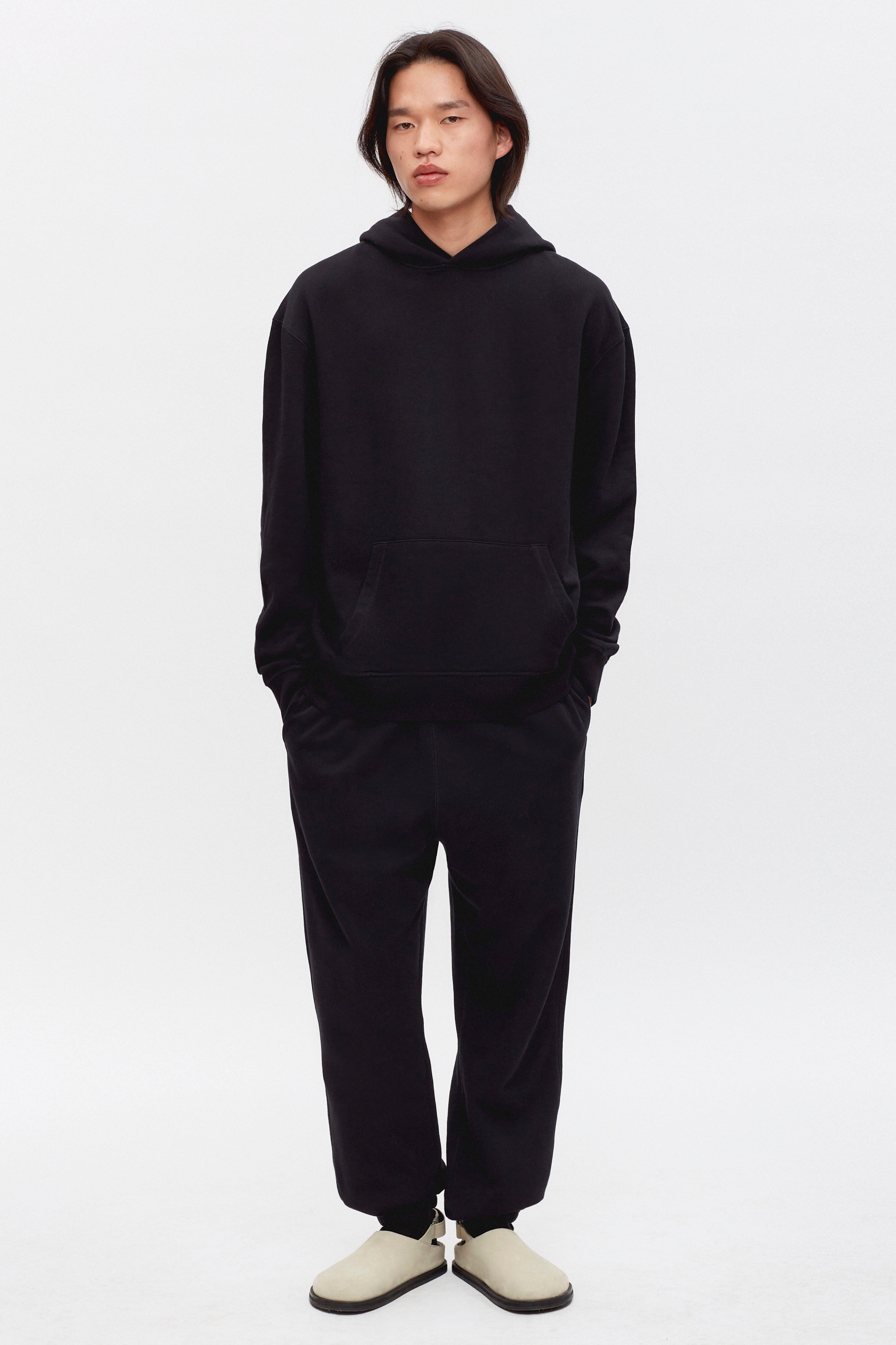 Maiku is 6ft 2in, a regular M and wearing a M.