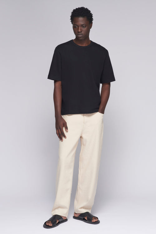 Jonathan is 6ft 2in, a regular size M and wearing a M.