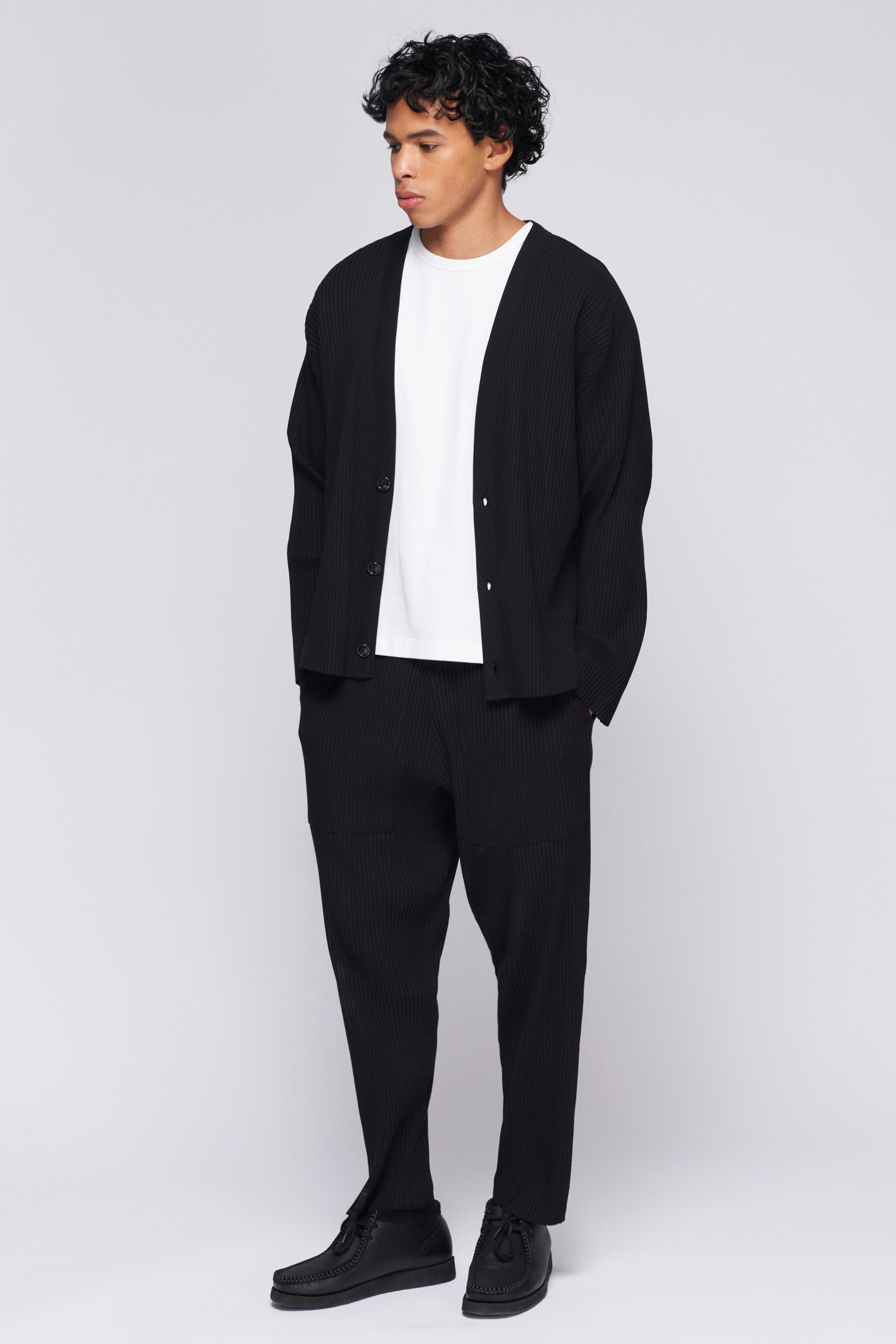 Oussama is 6ft 0in, a regular M and wearing a M.