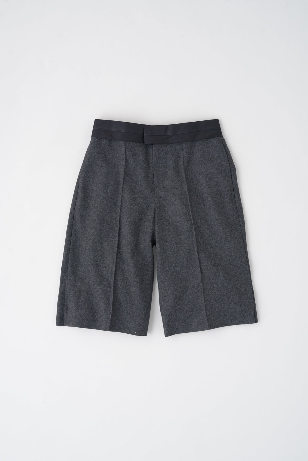 Women's Azhar Shorts in 584 Charcoal