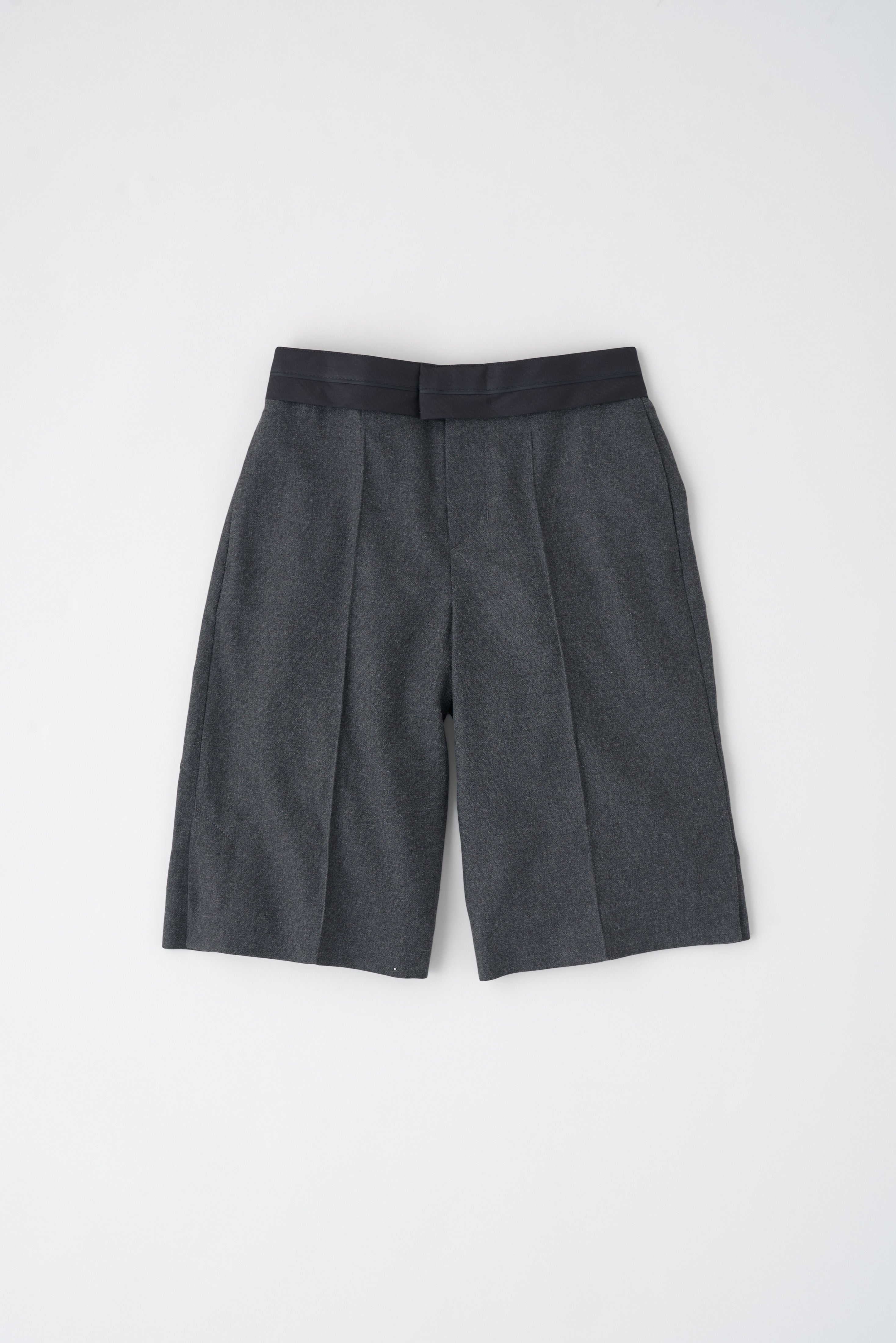 Women's Azhar Shorts in 584 Charcoal