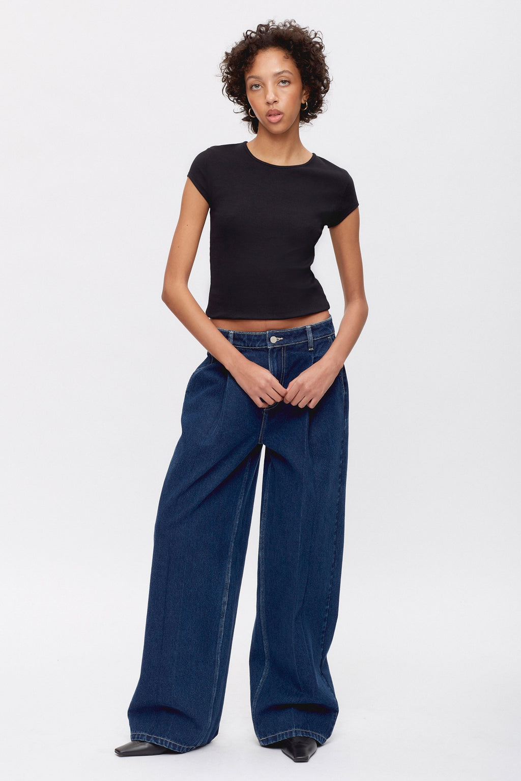 Maya is 5ft 9in, a regular size S and wearing a S.