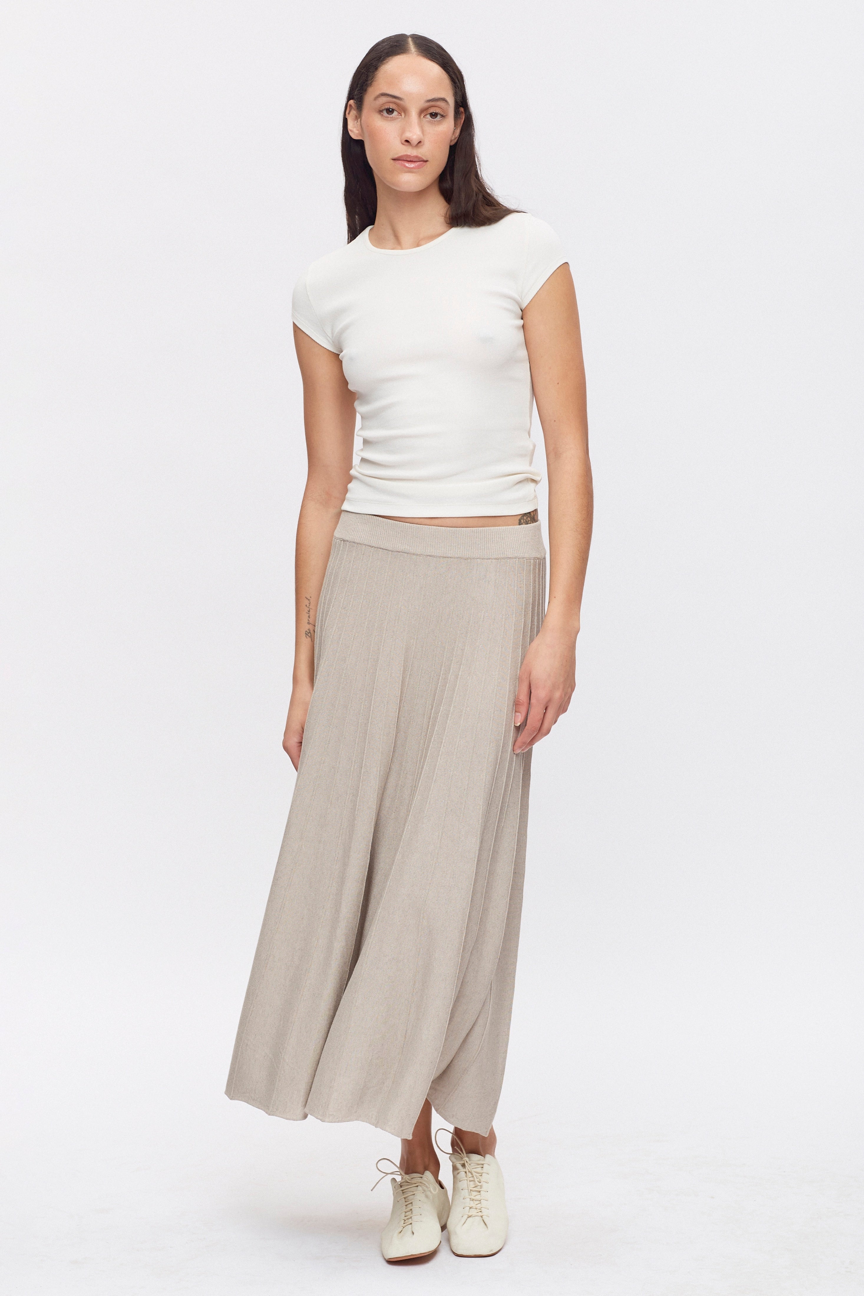 Aly is 5ft 9in, a regular size S and wearing a S.