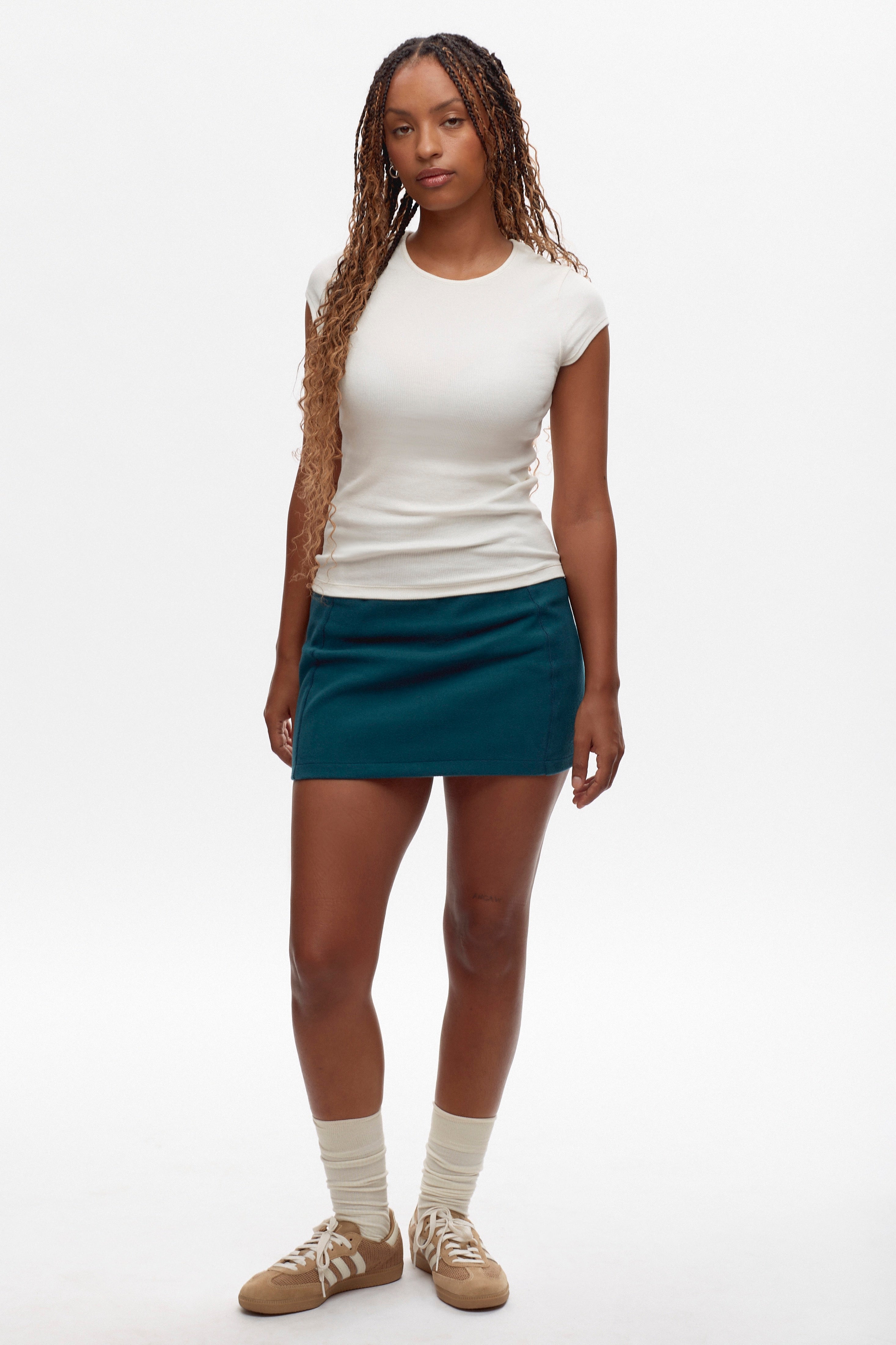 Orit is 5'6" is a regular S, and is wearing a S. 