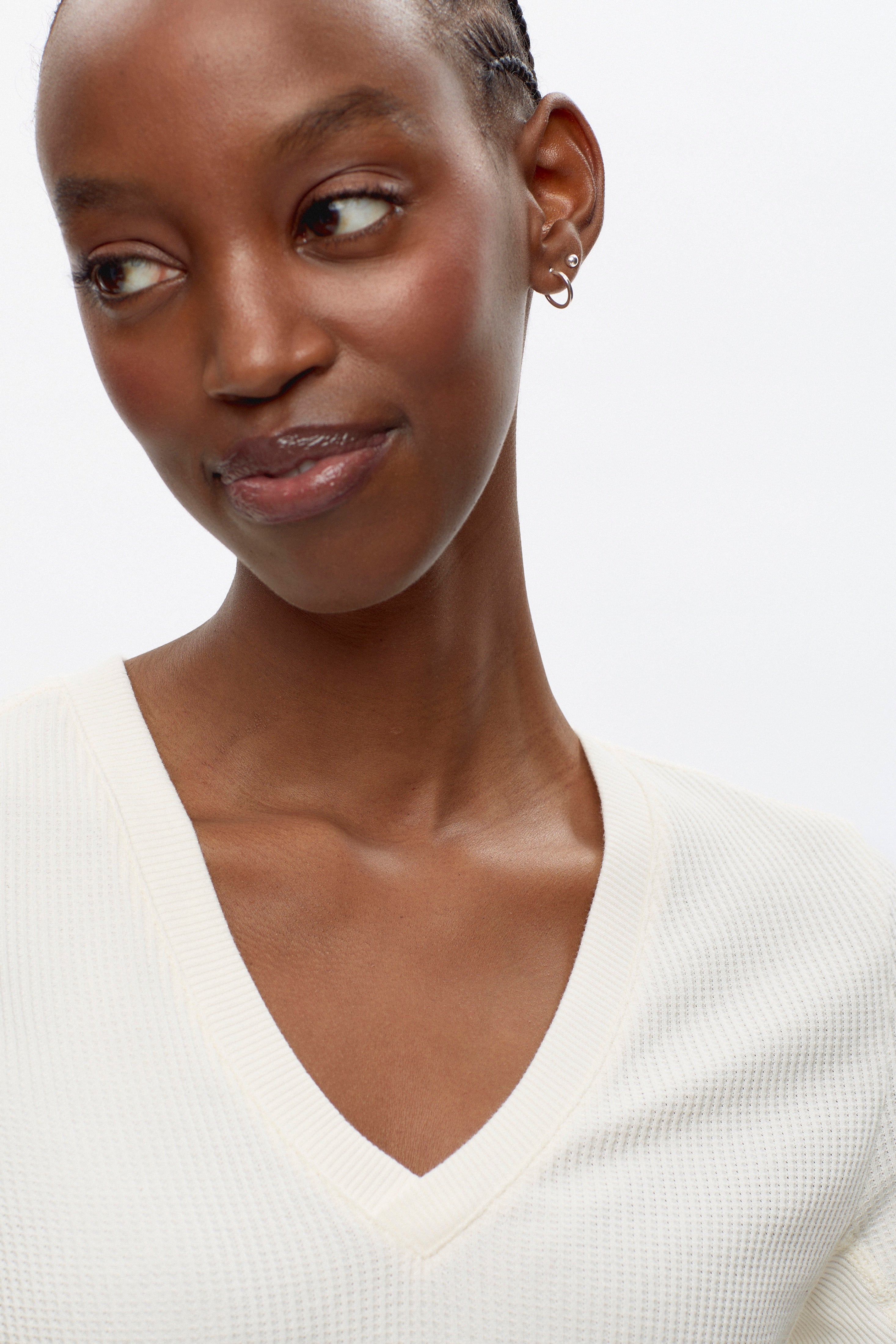 Women's Ahly V-Neck Tee in Natural