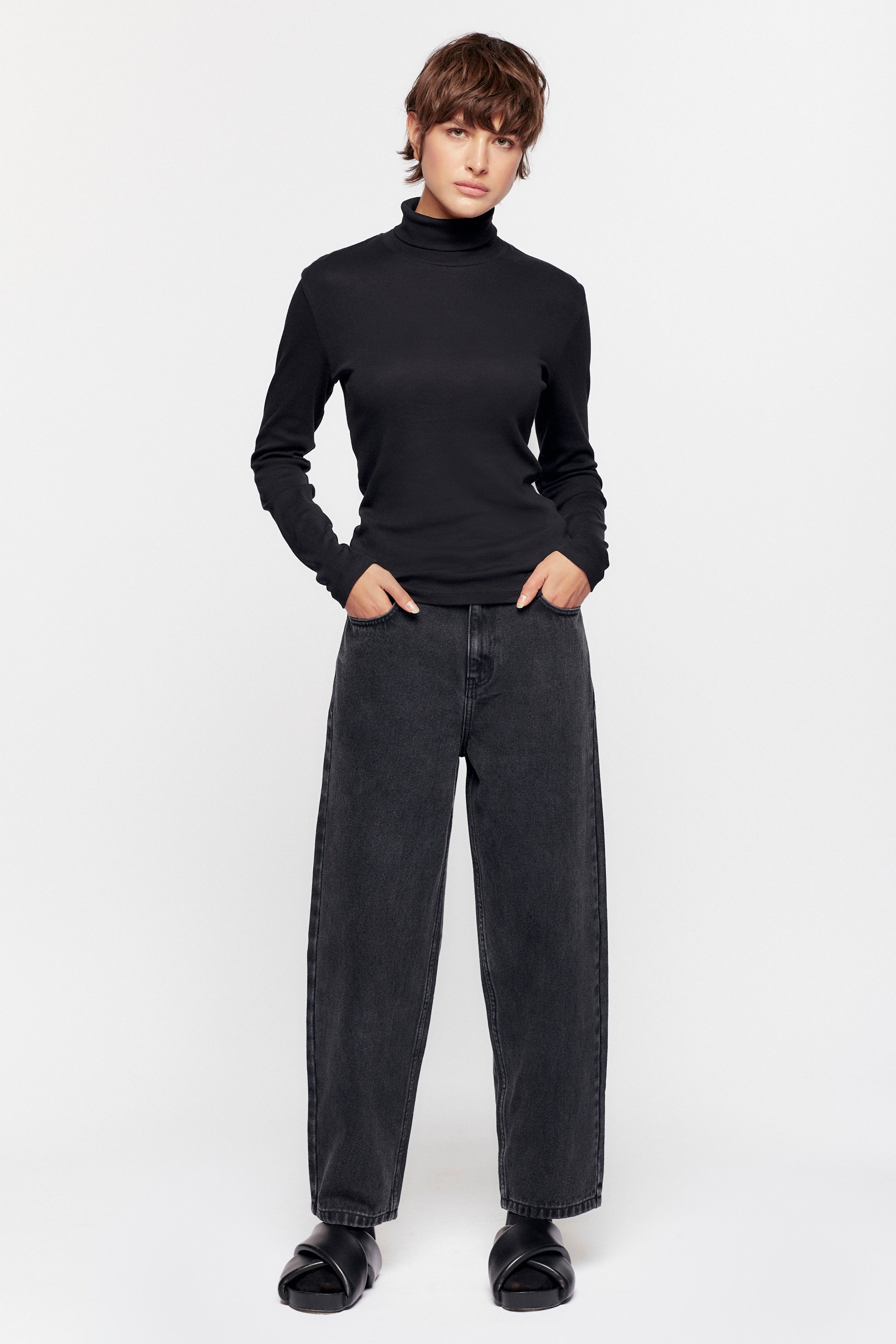 Chey is 5ft 9in, a regular size 25 and wearing a 26/28.