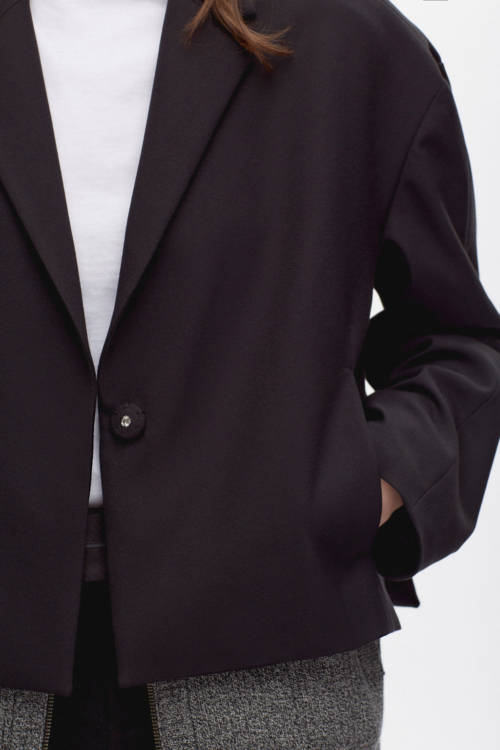 Women's Azhar Crepe Blazer in Black