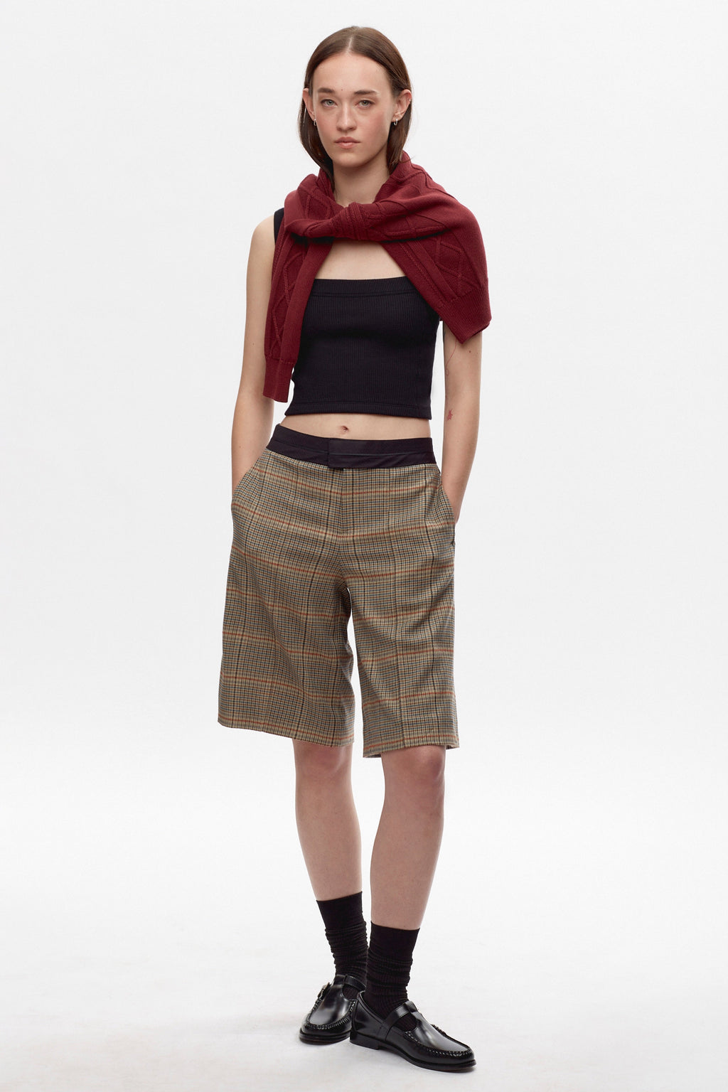 Elizabeth is 5'11" is a regular 25 and is wearing a 25.