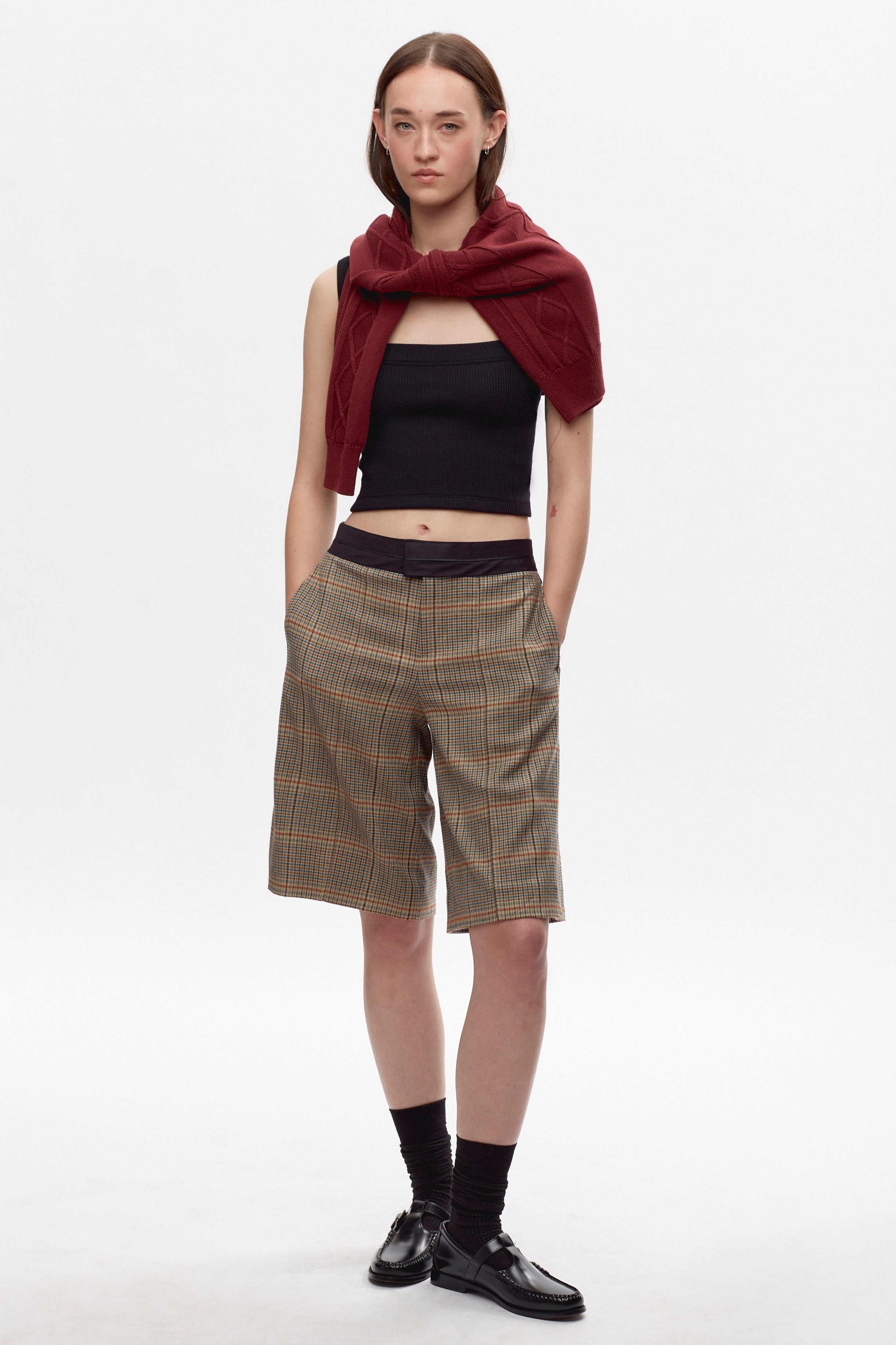 Elizabeth is 5'11" is a regular 25 and is wearing a 25.