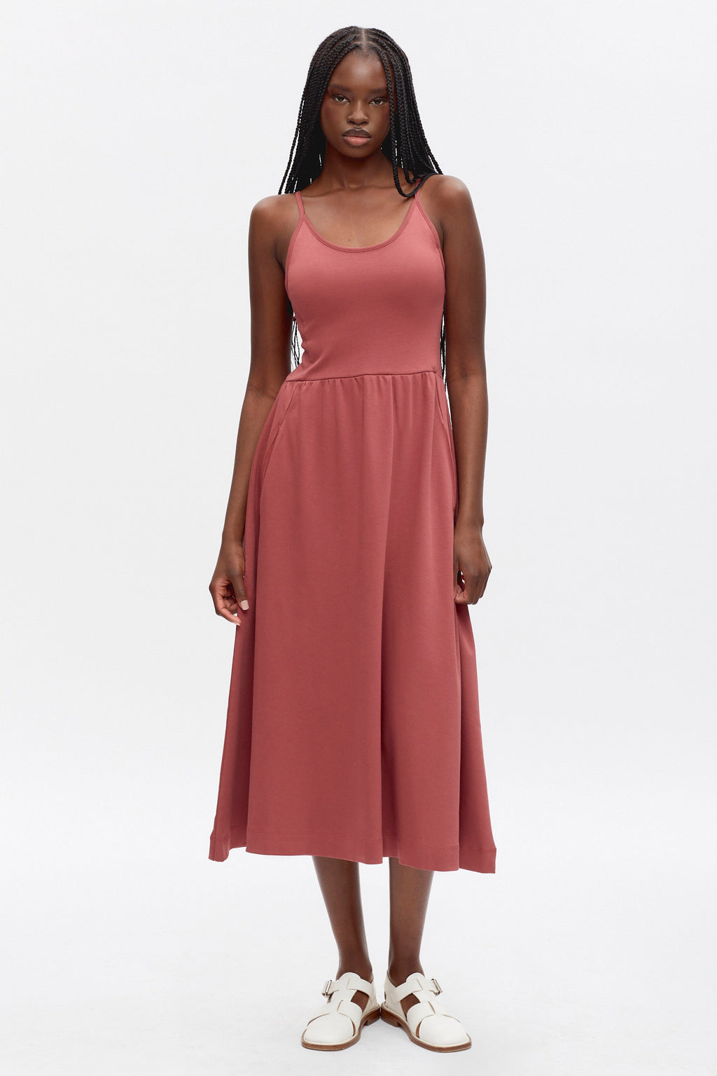 Nyadora is 5ft 10in, a regular size S and wearing a S.