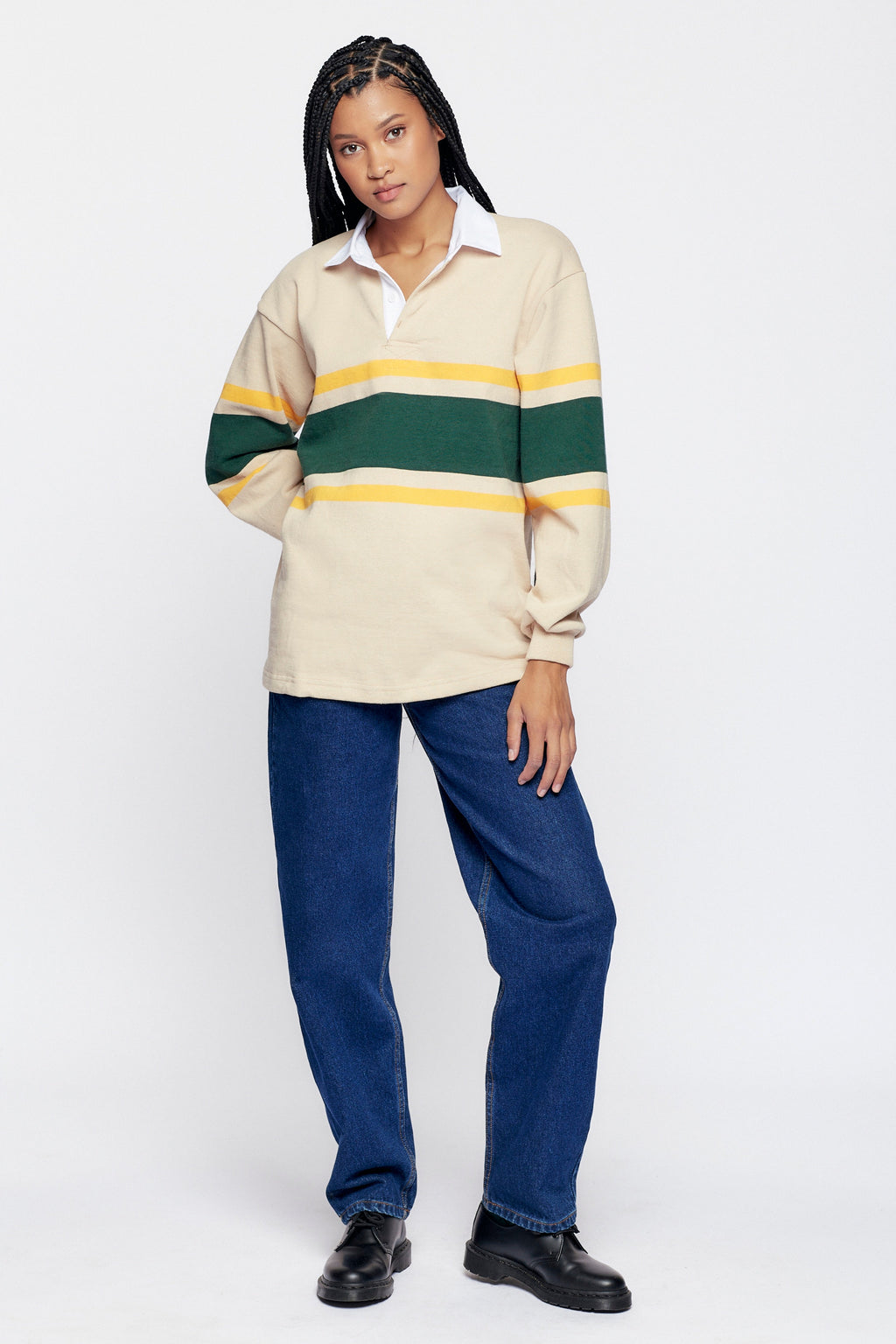 Inari is 5ft 10in, a regular size XS, and wearing size XS.