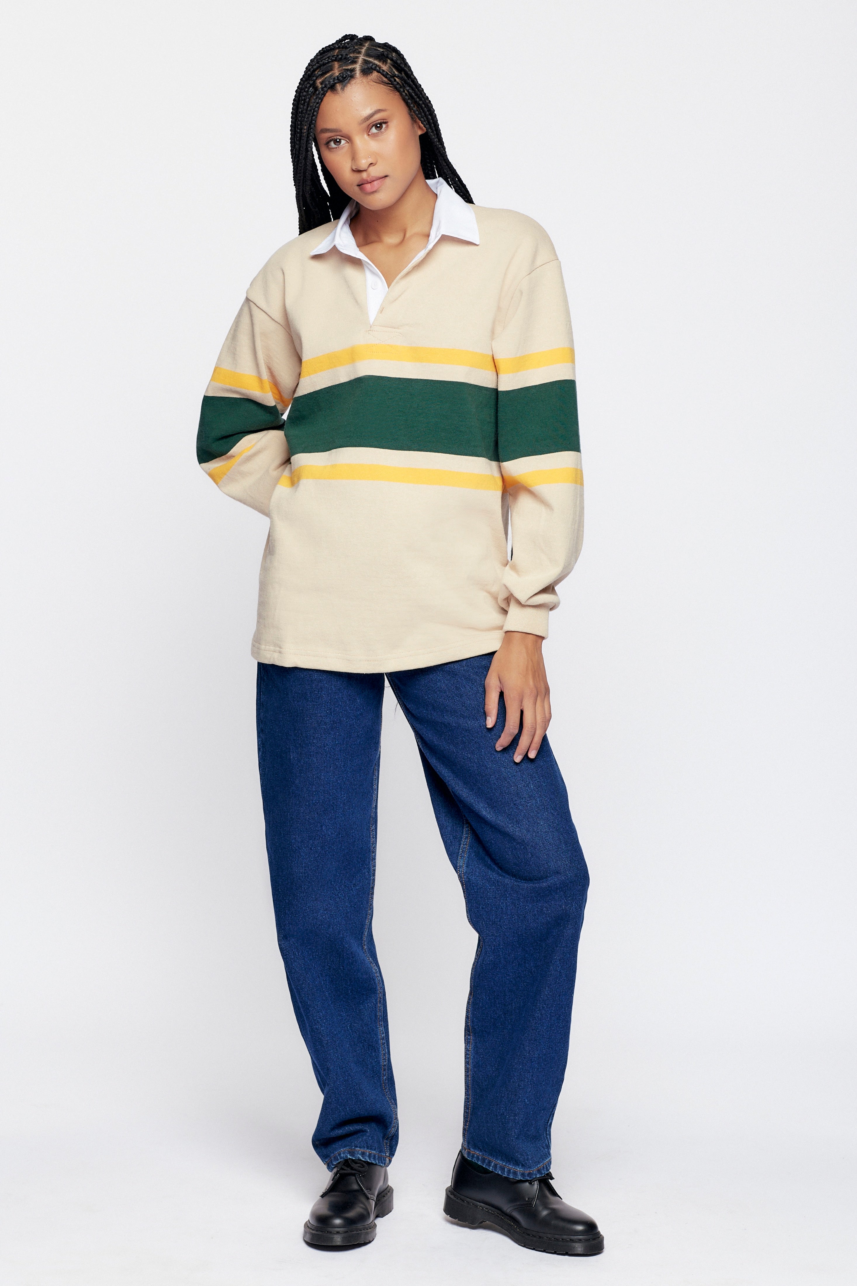 Inari is 5ft 10in, a regular size XS, and wearing size XS.